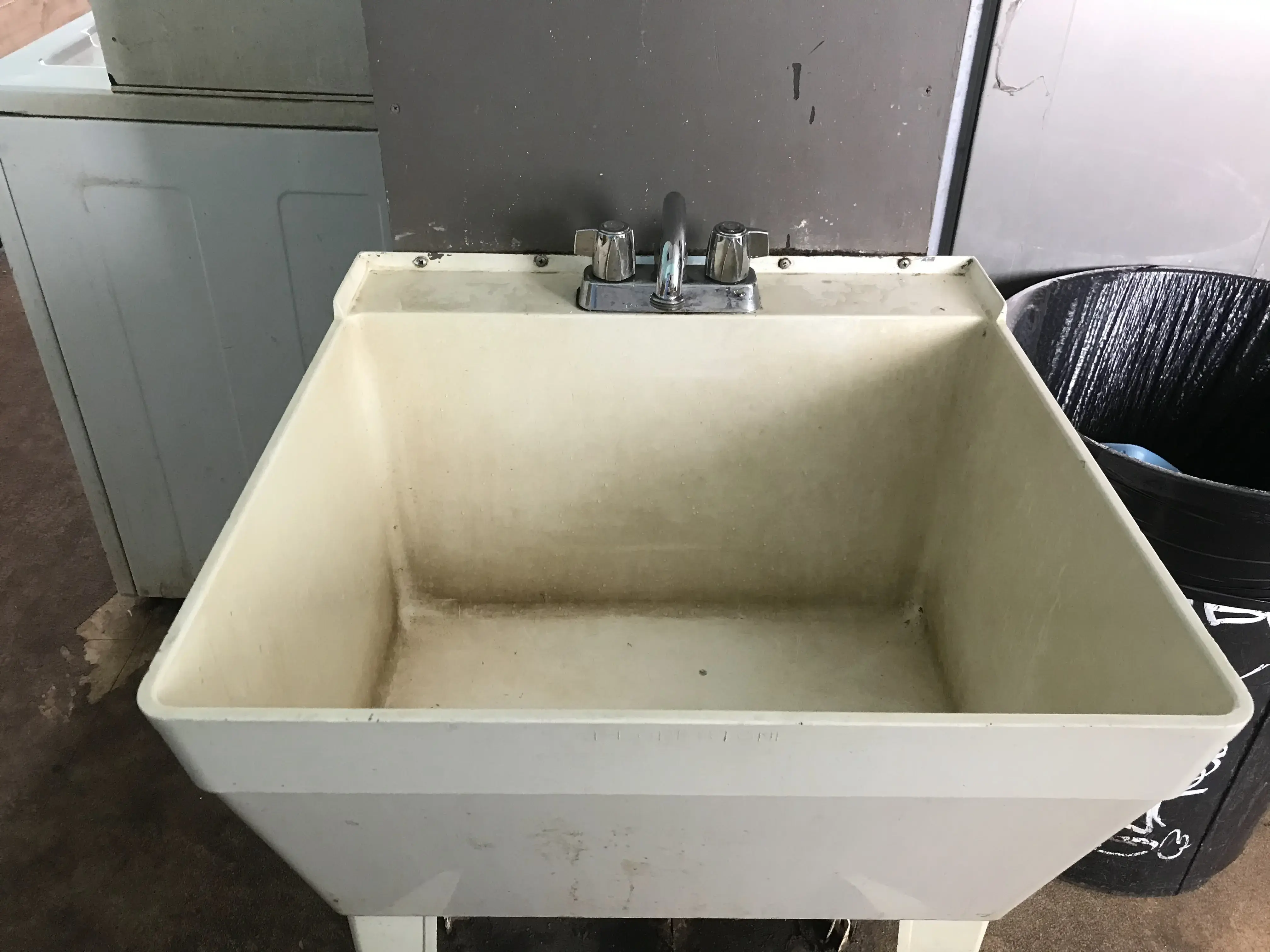 Lihue Laundromat thumbnail 8