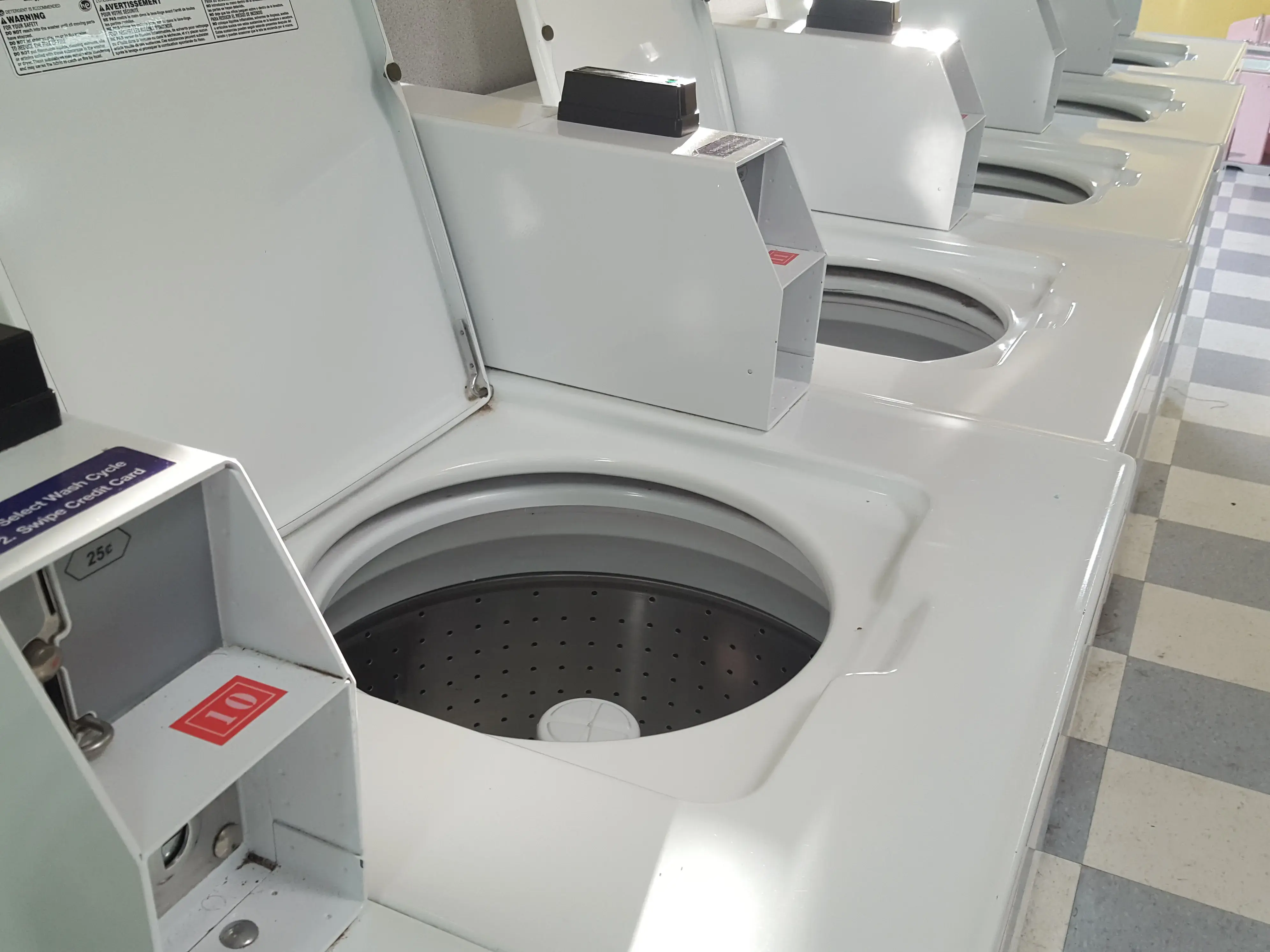 Limpio Coin Laundry - Image 18