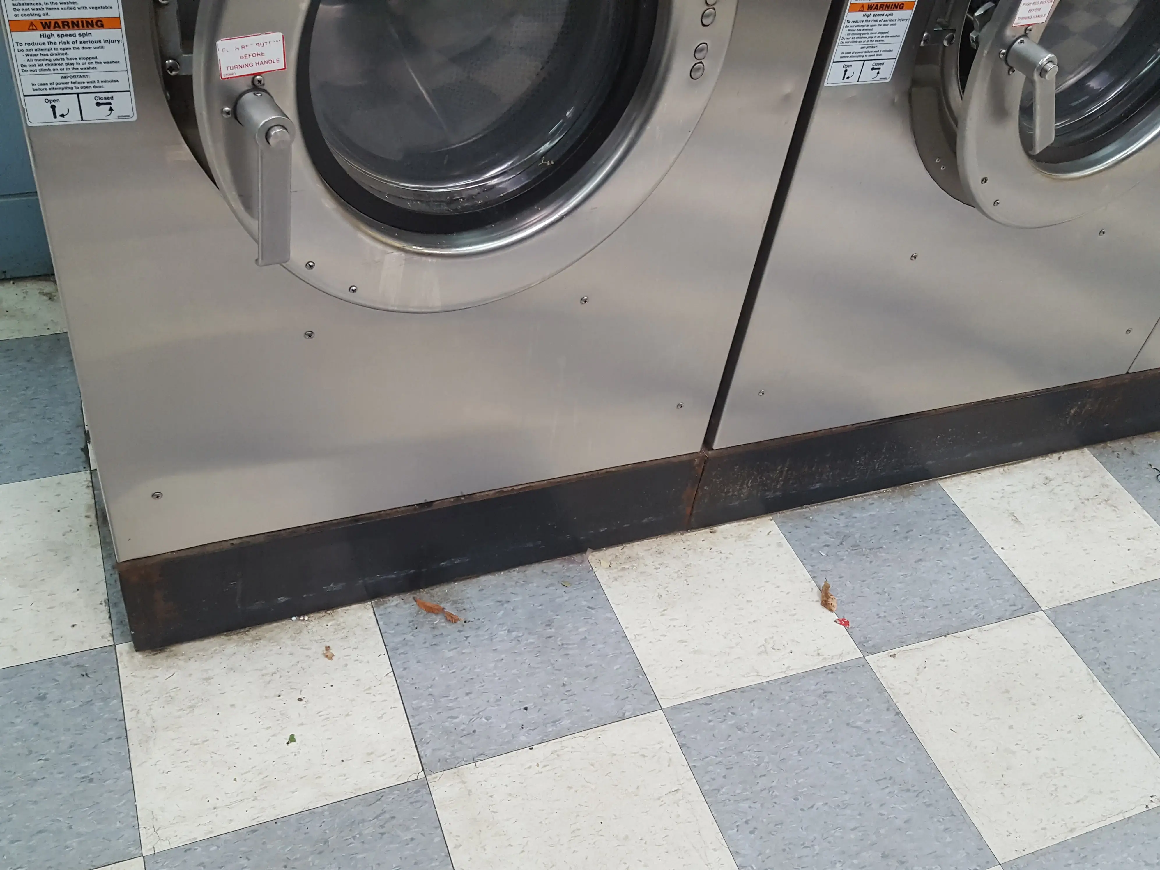 Limpio Coin Laundry - Image 8