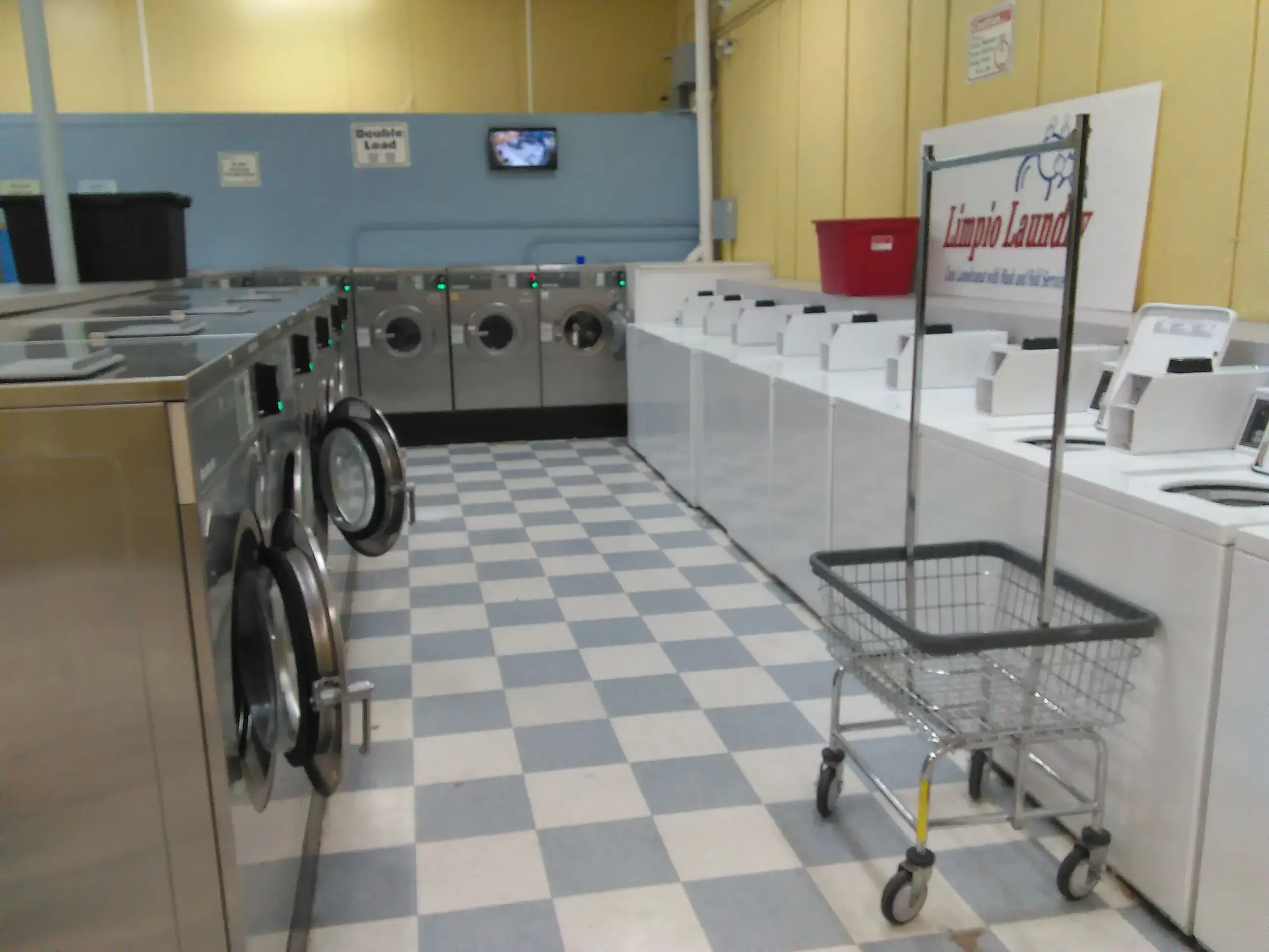 Limpio Coin Laundry - Image 10