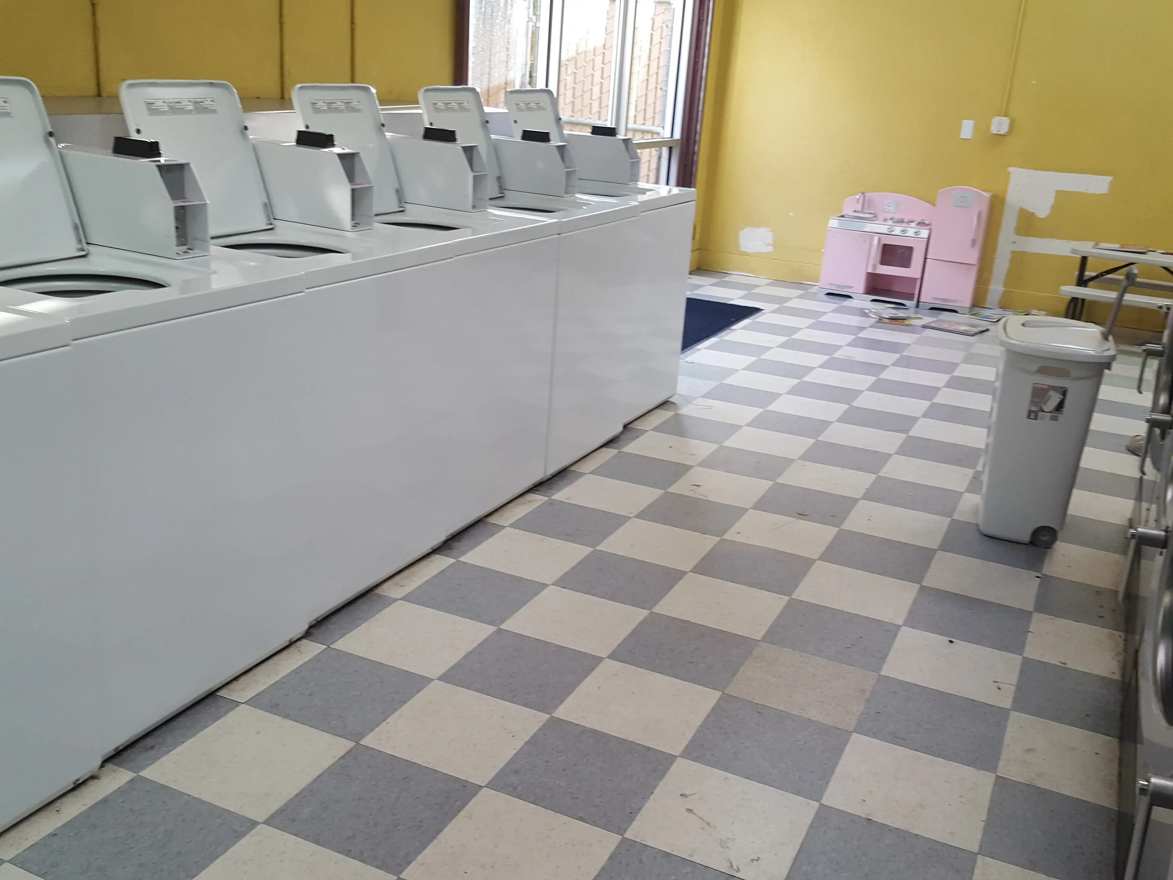 Limpio Coin Laundry - Image 6