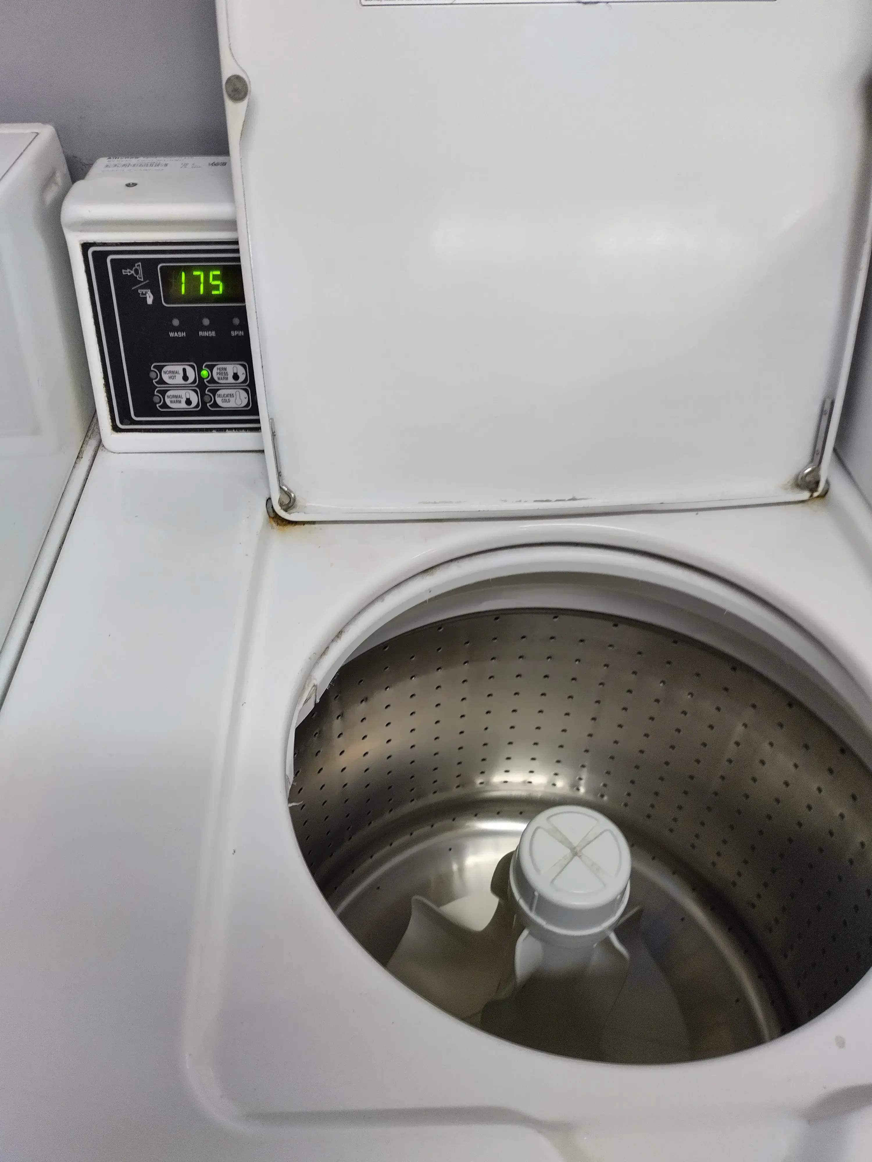 Lincoln Coin Laundry - Image 6