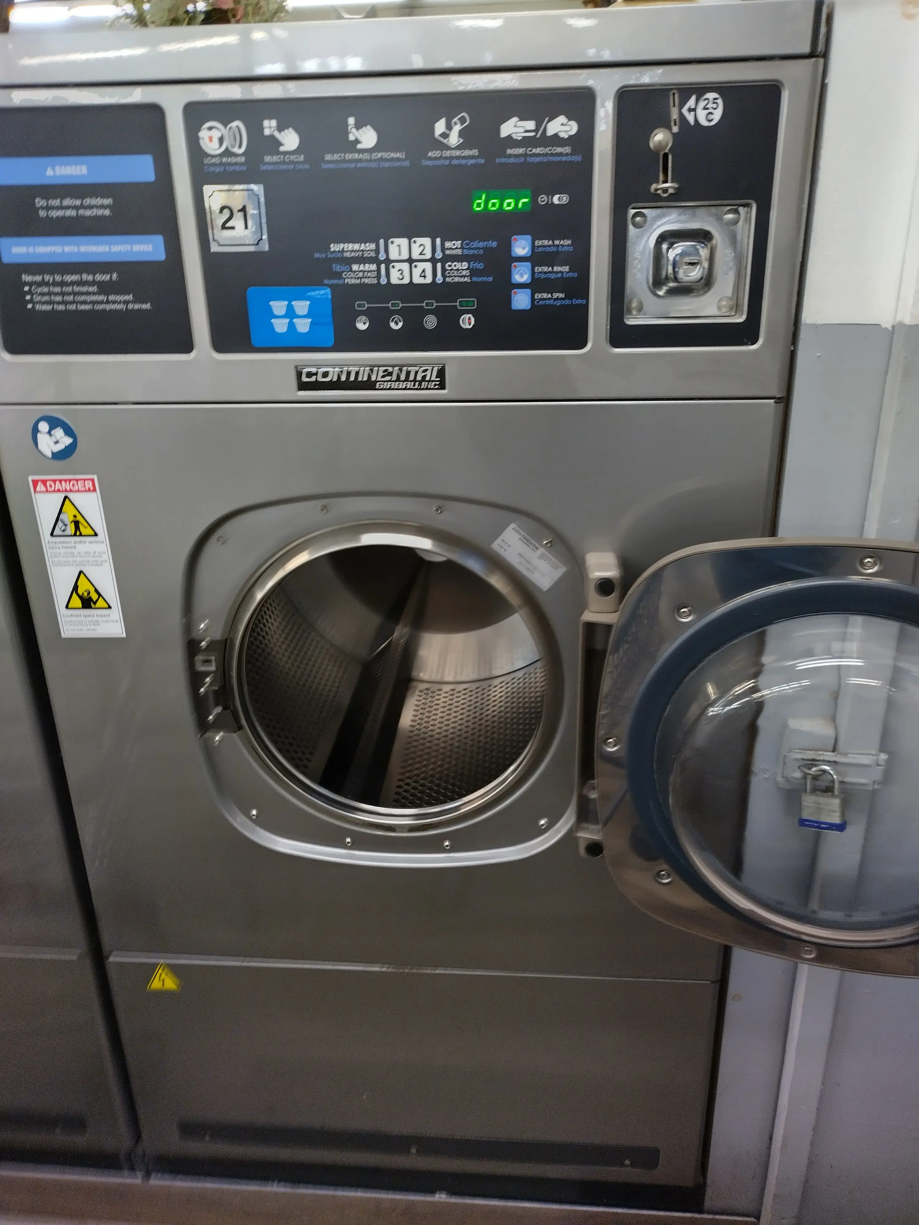 Lincoln Coin Laundry thumbnail 3