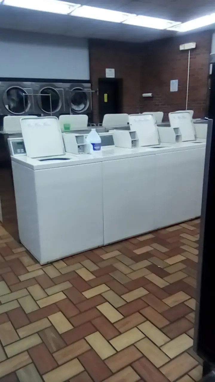 Lincoln East Laundry thumbnail 4