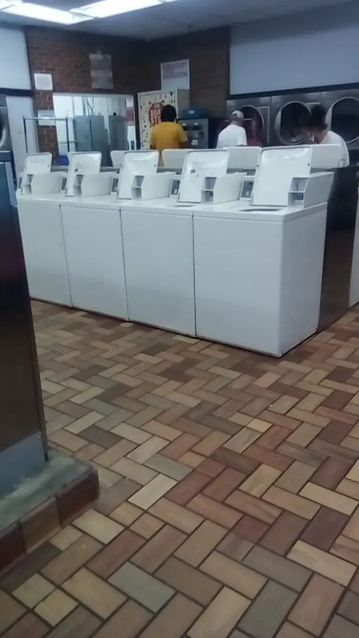 Lincoln East Laundry thumbnail 9