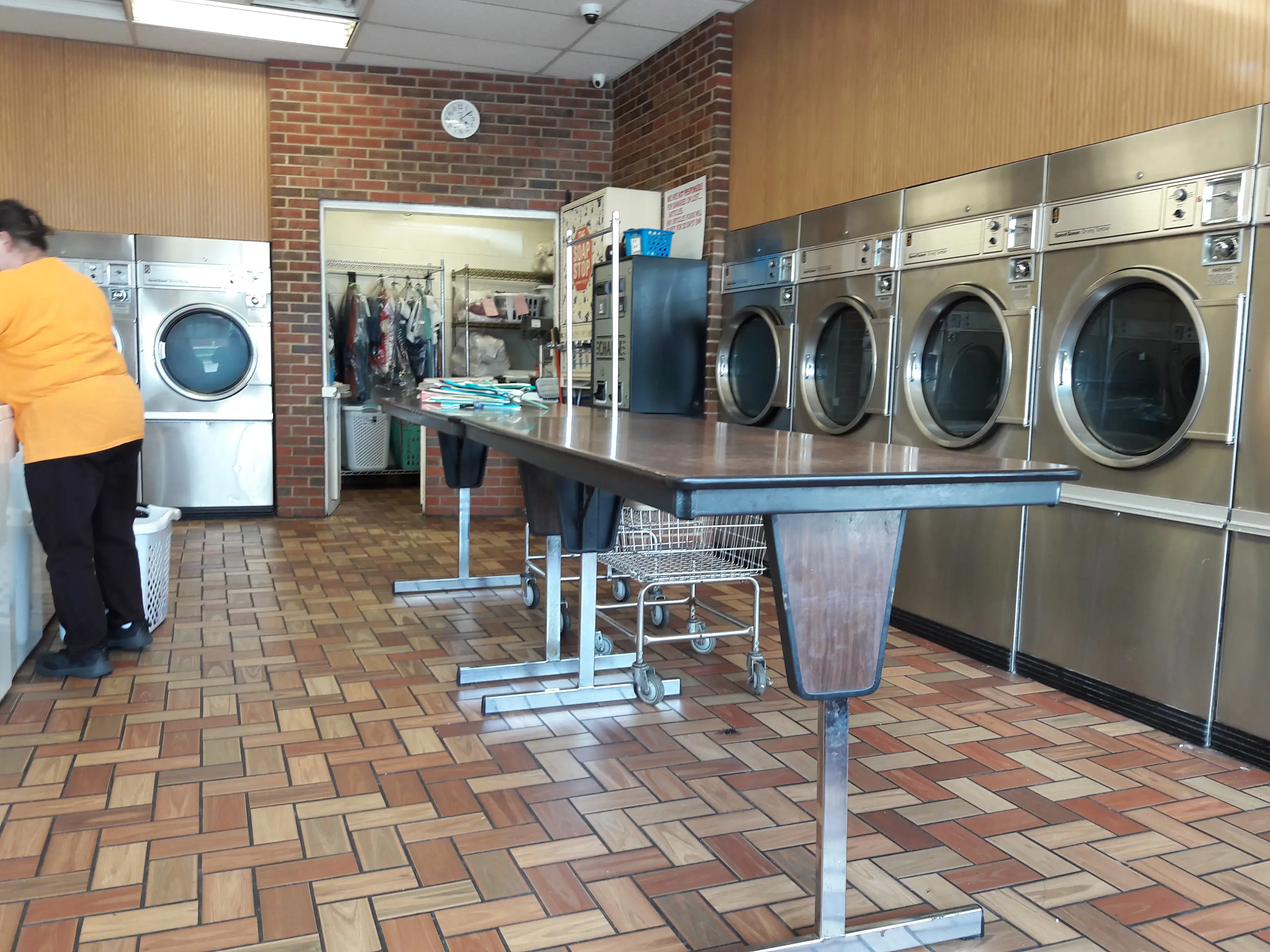 Lincoln East Laundry thumbnail 5