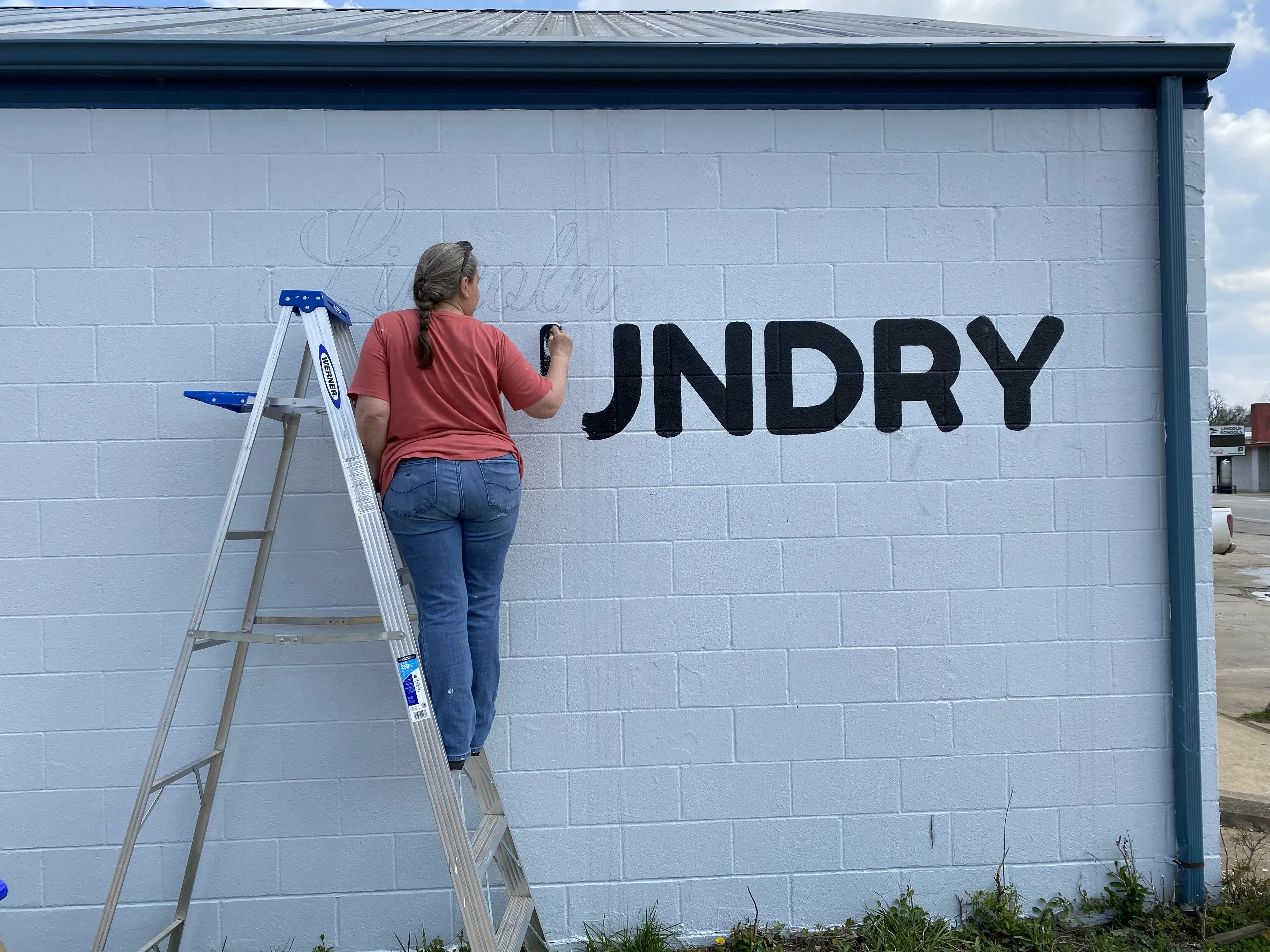 Lincoln Laundry thumbnail 3