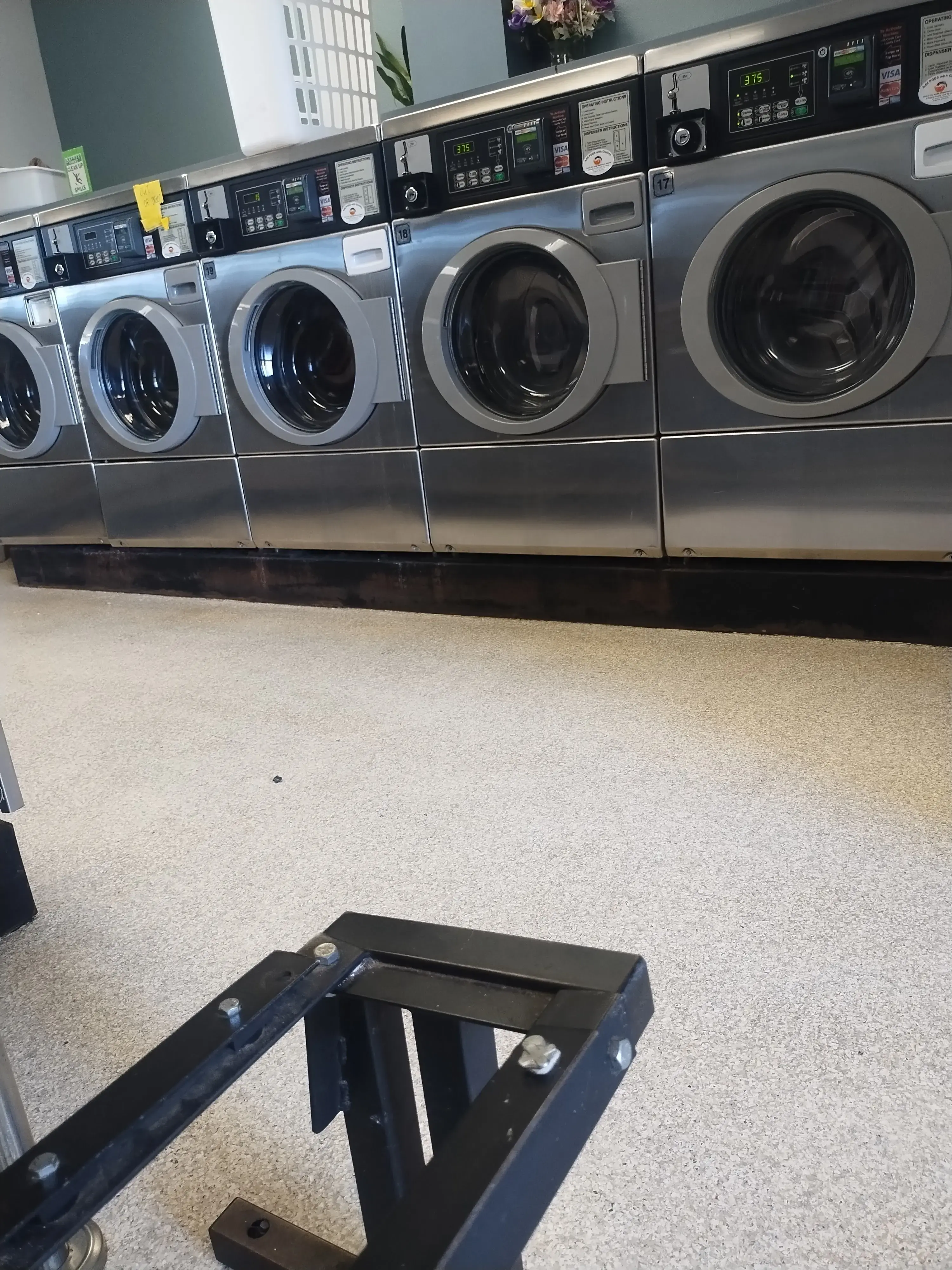 Lincoln Laundry thumbnail 7