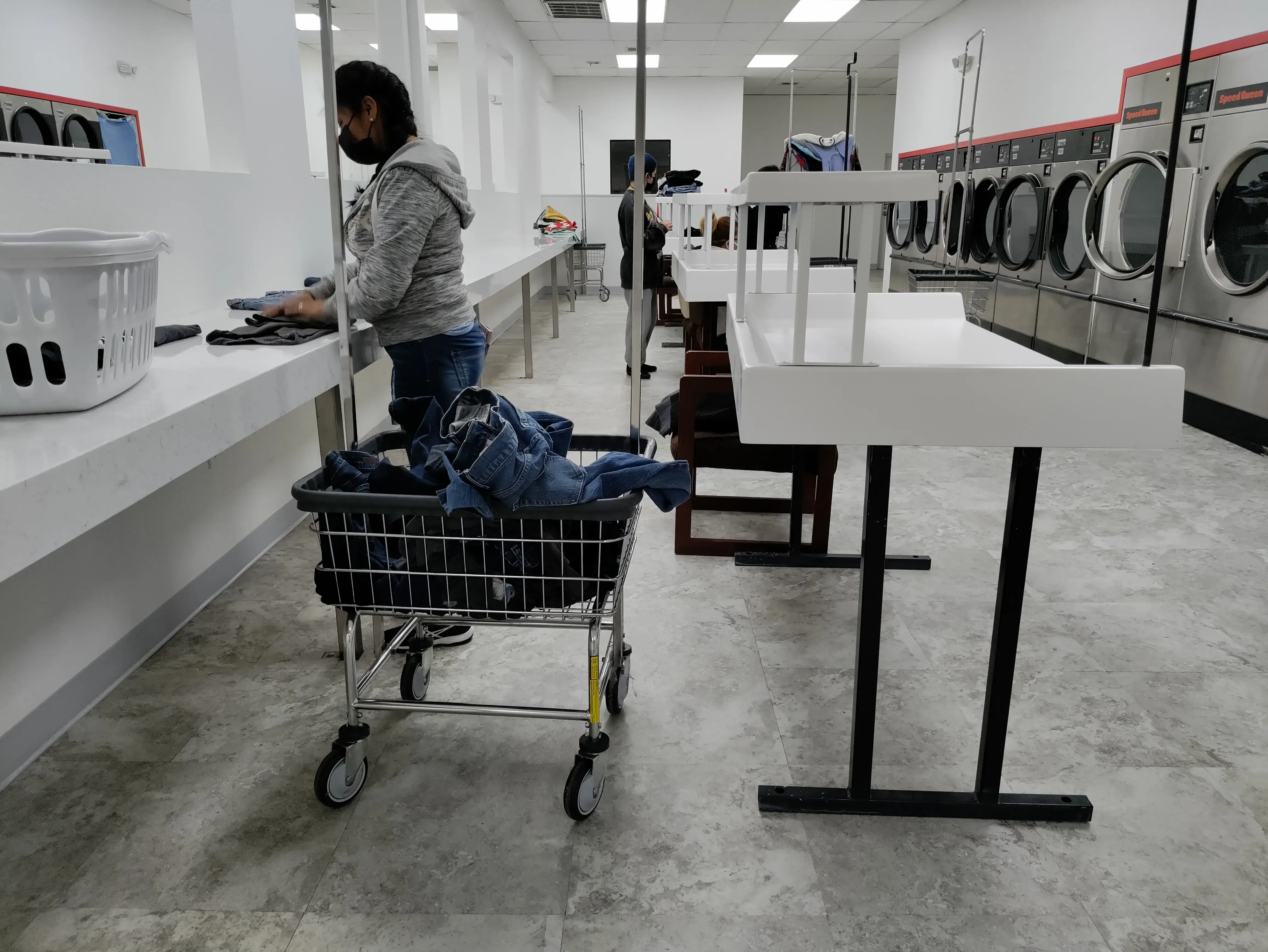Linen Fresh Laundromat - 24 Hours - Image 4