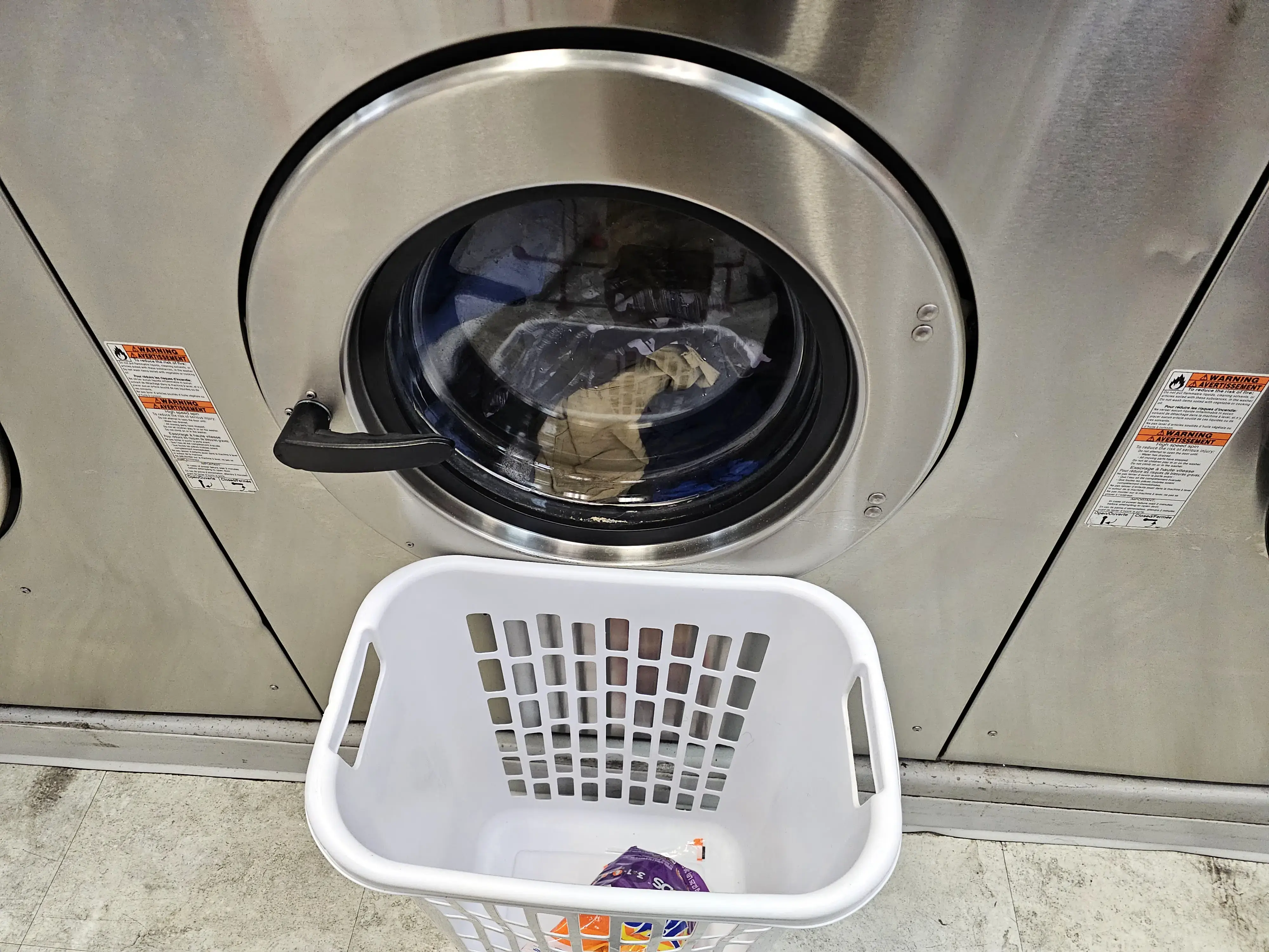 Linen Fresh Laundromat - 24 Hours - Image 14