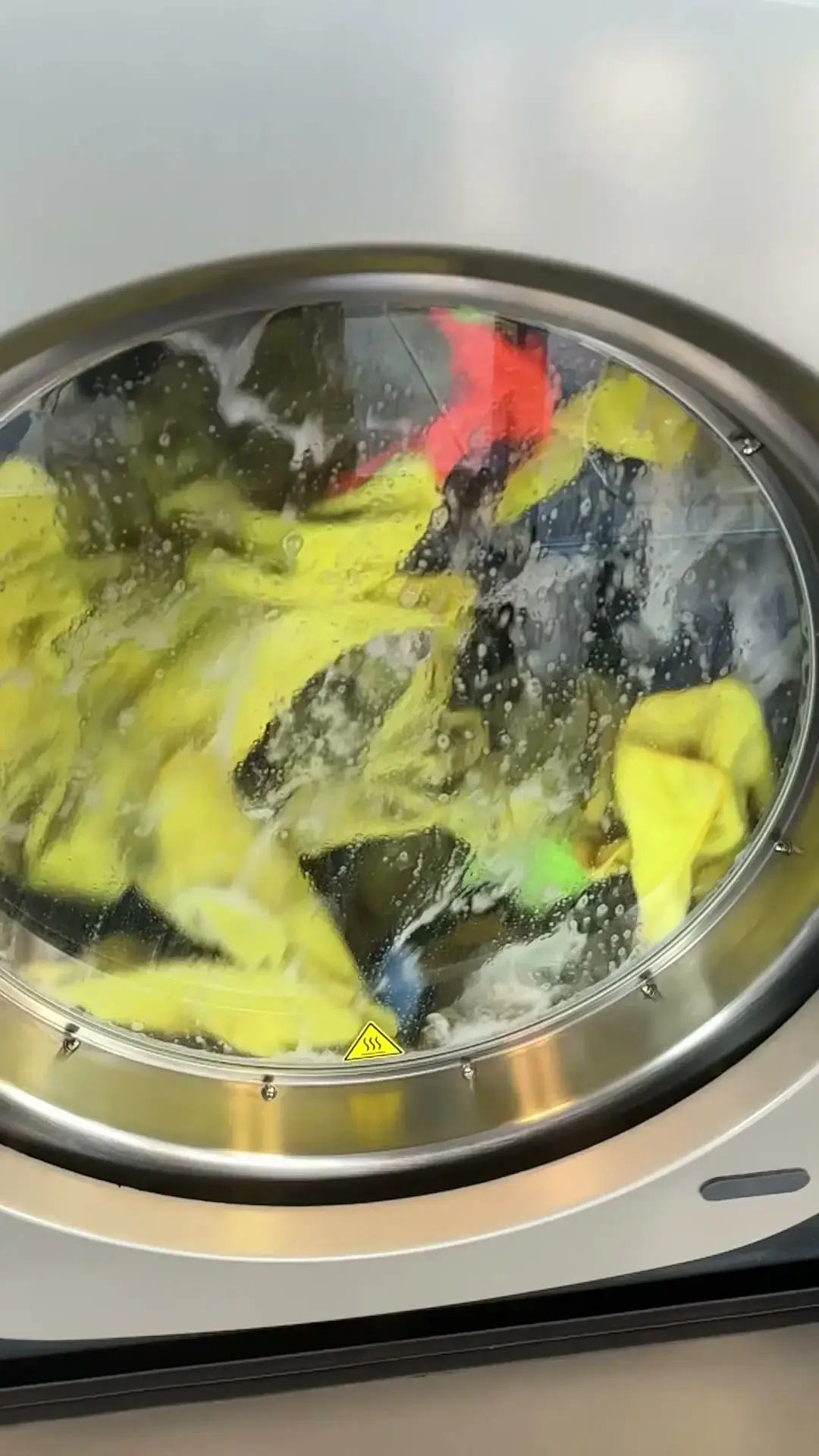 Linen Fresh Laundromat - 24 Hours - Image 9