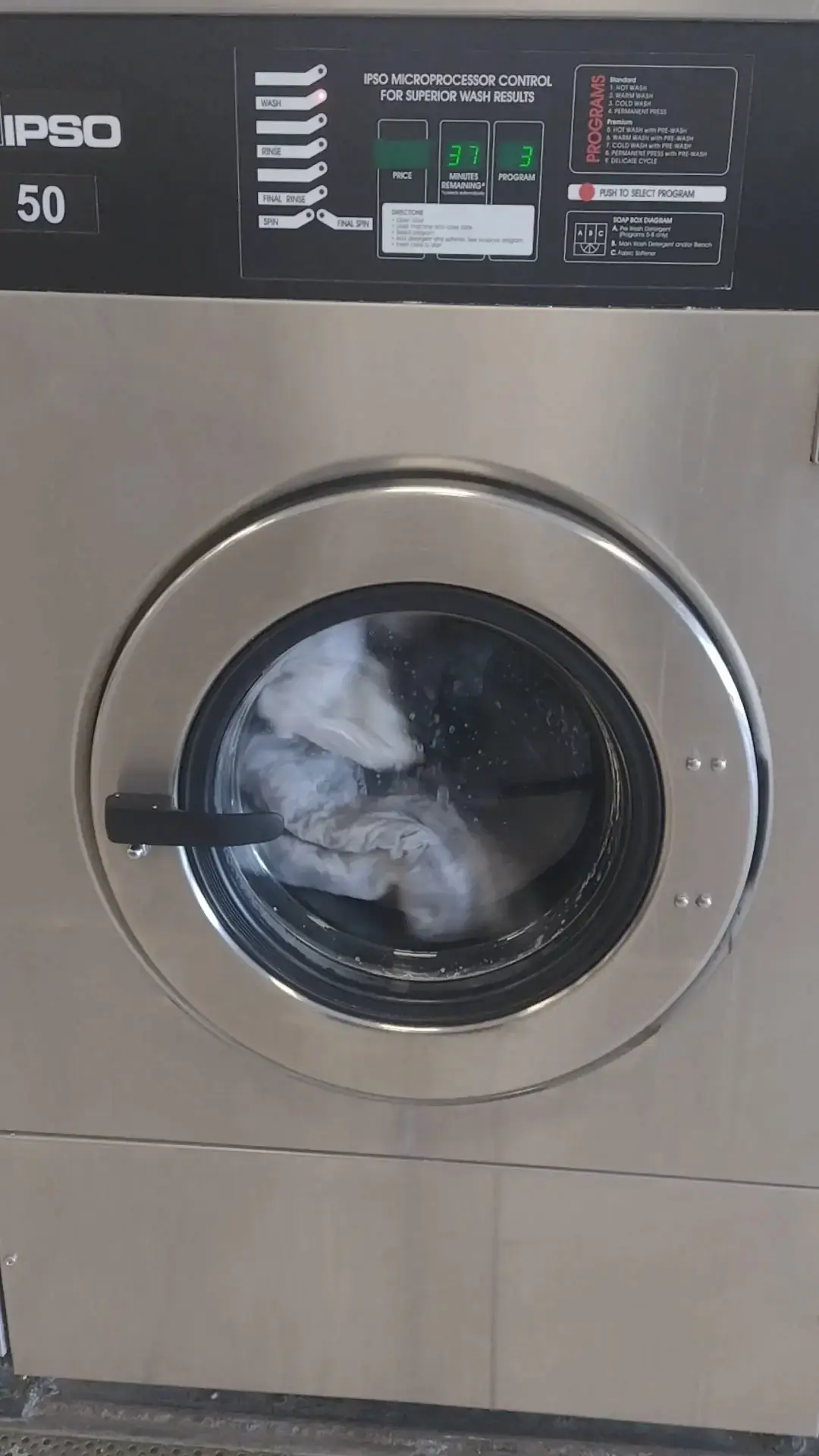 Linen Fresh Laundromat - Image 19