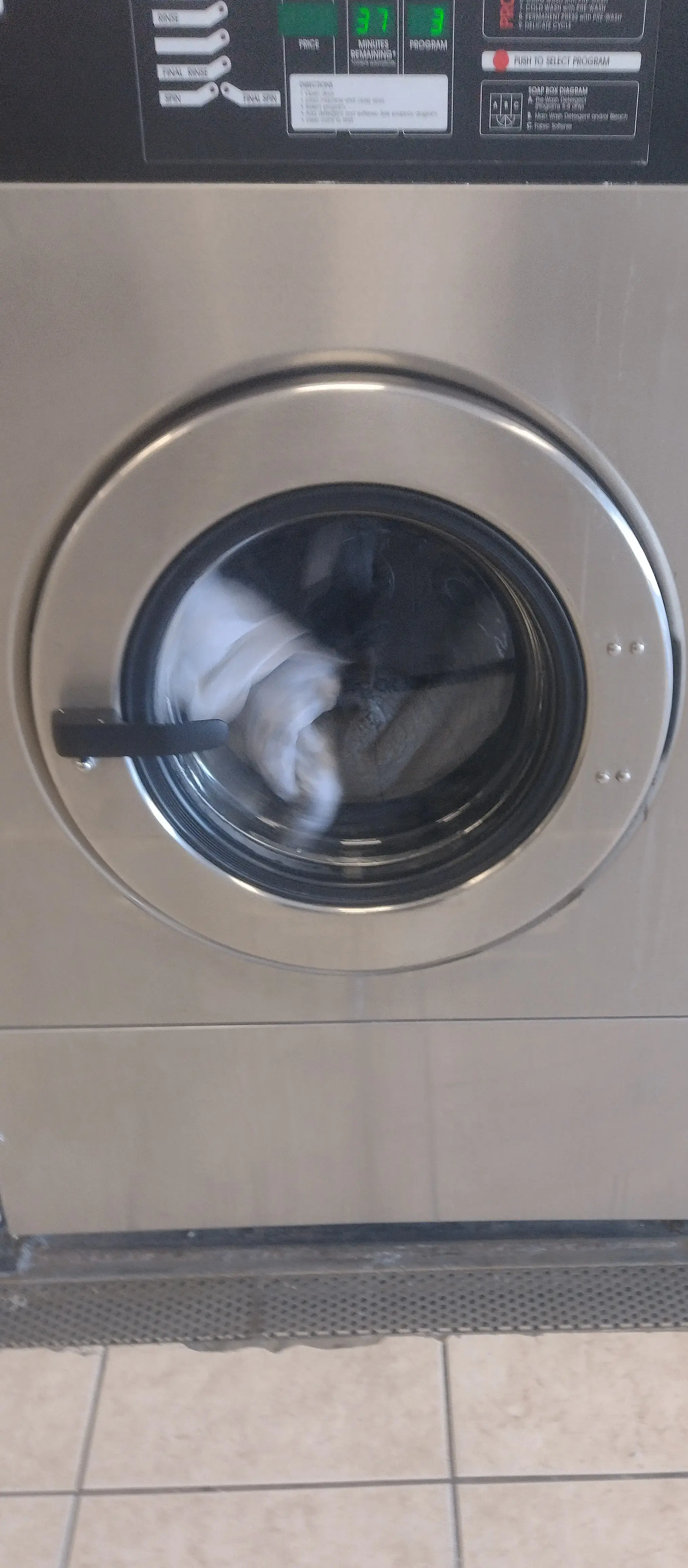 Linen Fresh Laundromat - Image 10