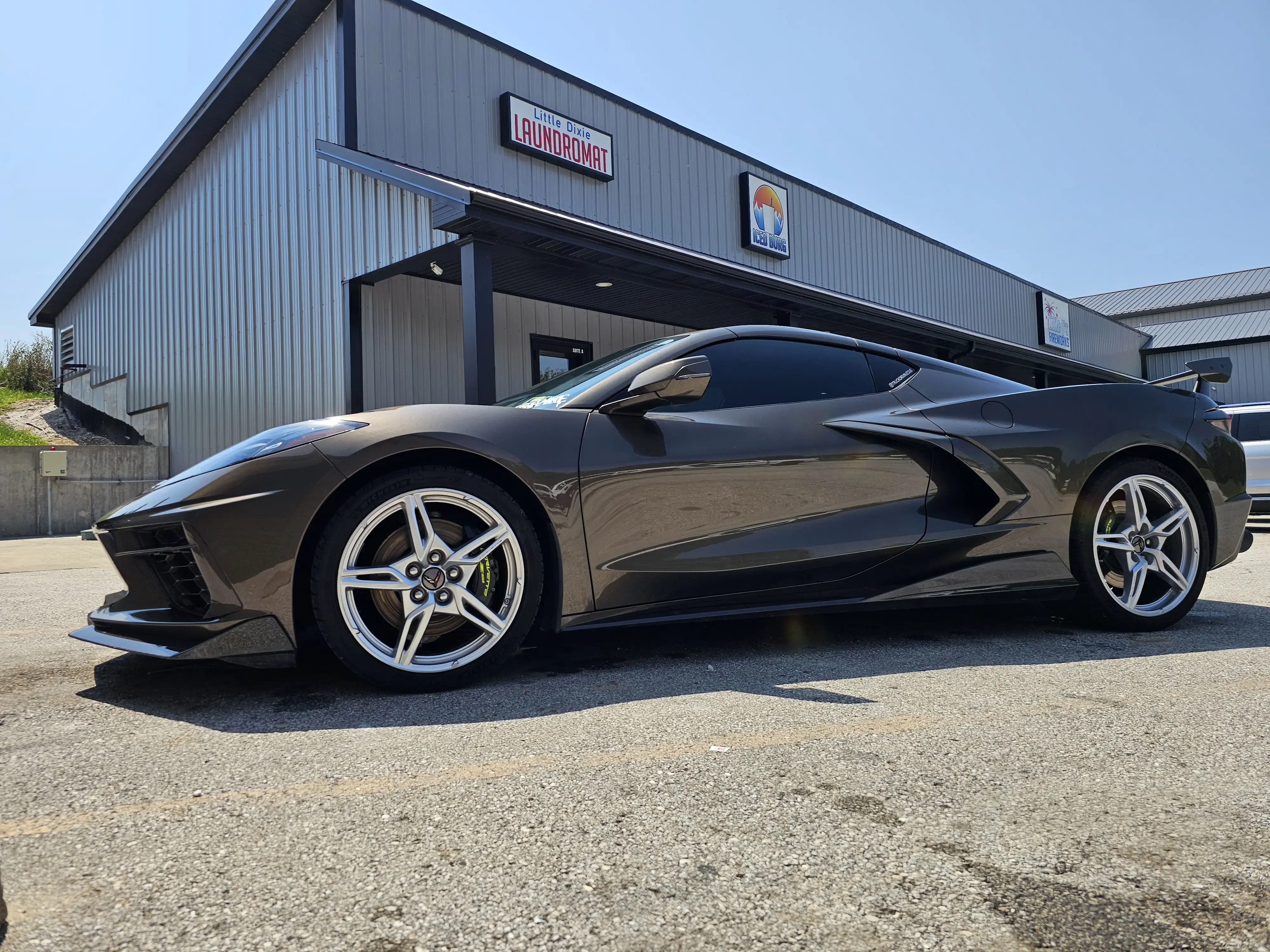 Little Dixie Laundromat - Image 2