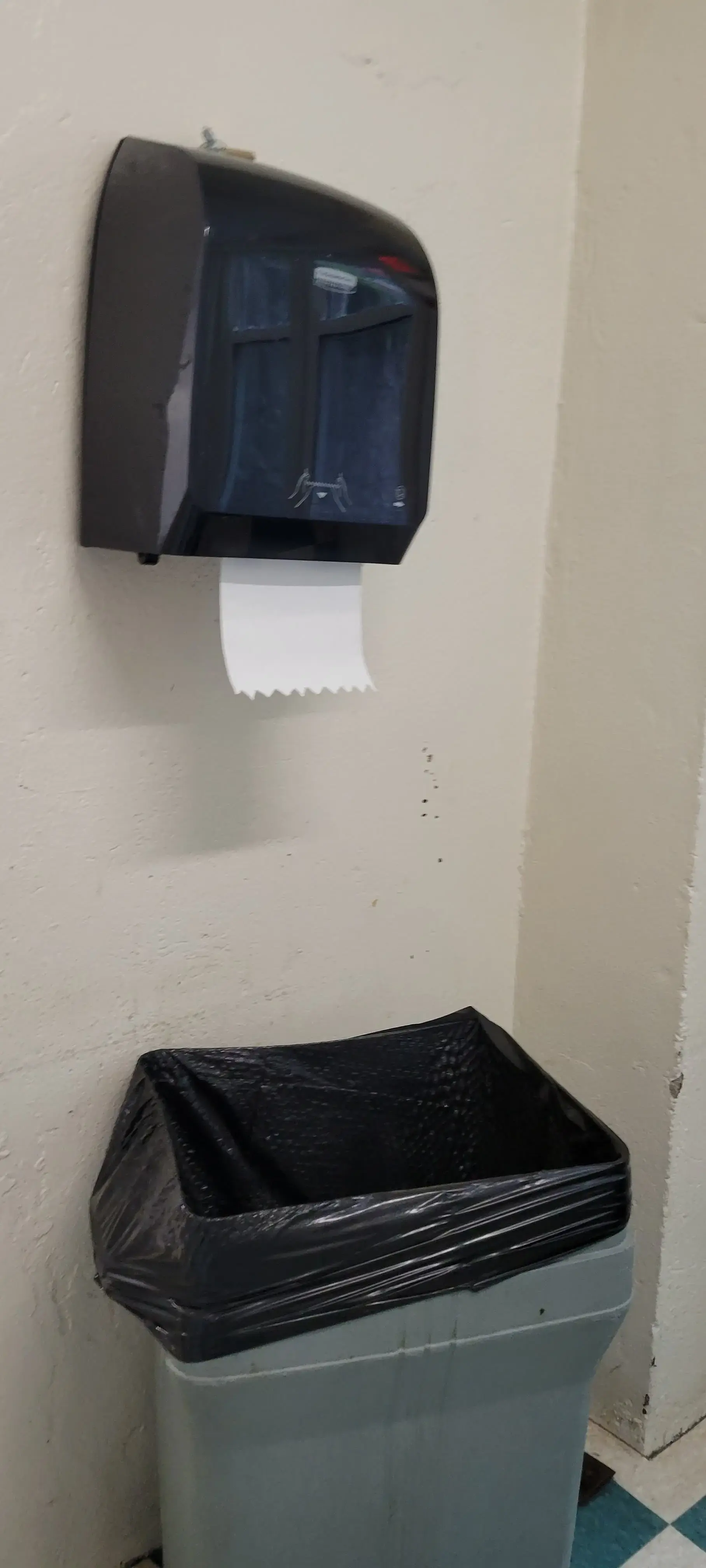 Little Village Laundry - Image 13