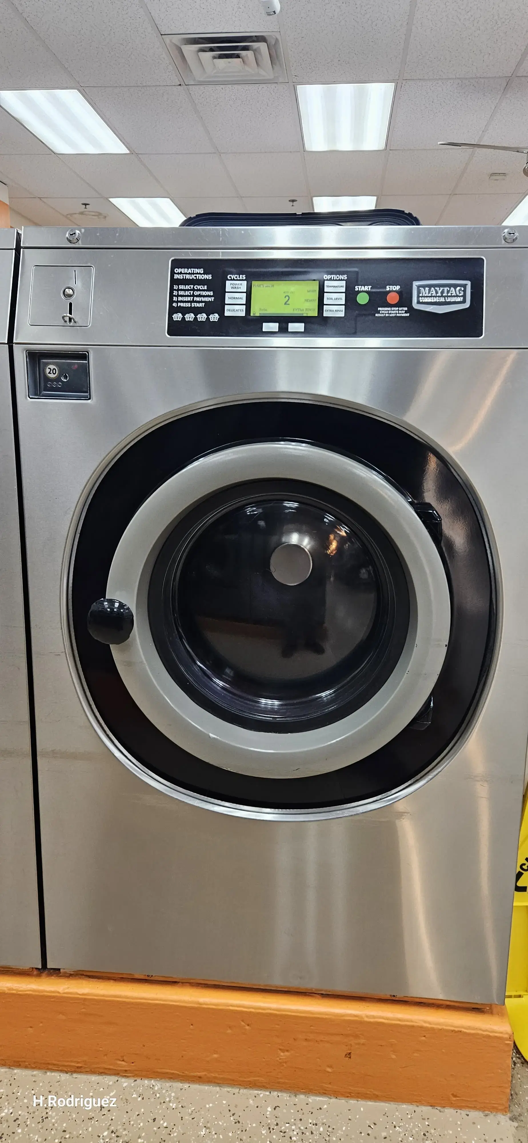 Livingston Plaza Laundromat - Image 5