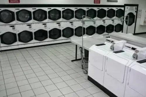 LMARIES Laundromat - Image 18