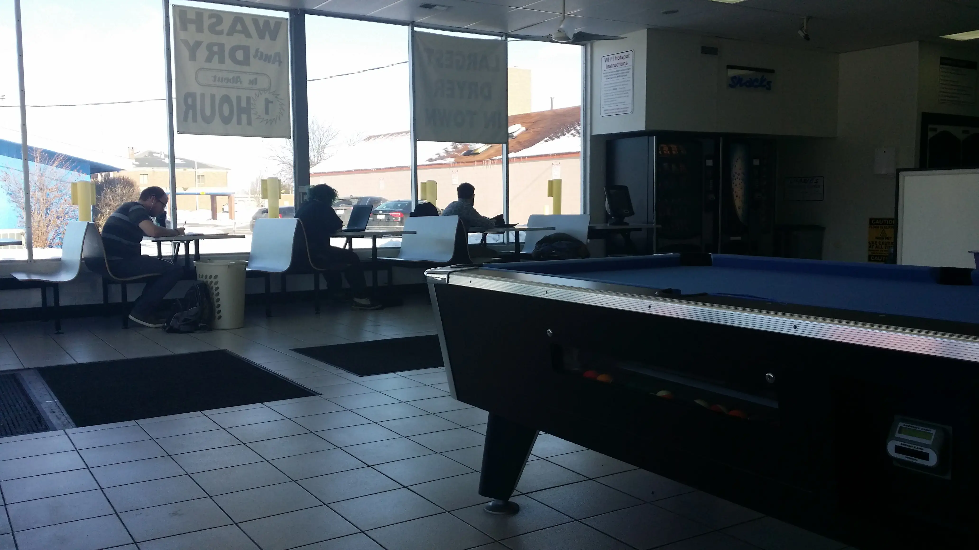 LMARIES Laundromat - Image 9