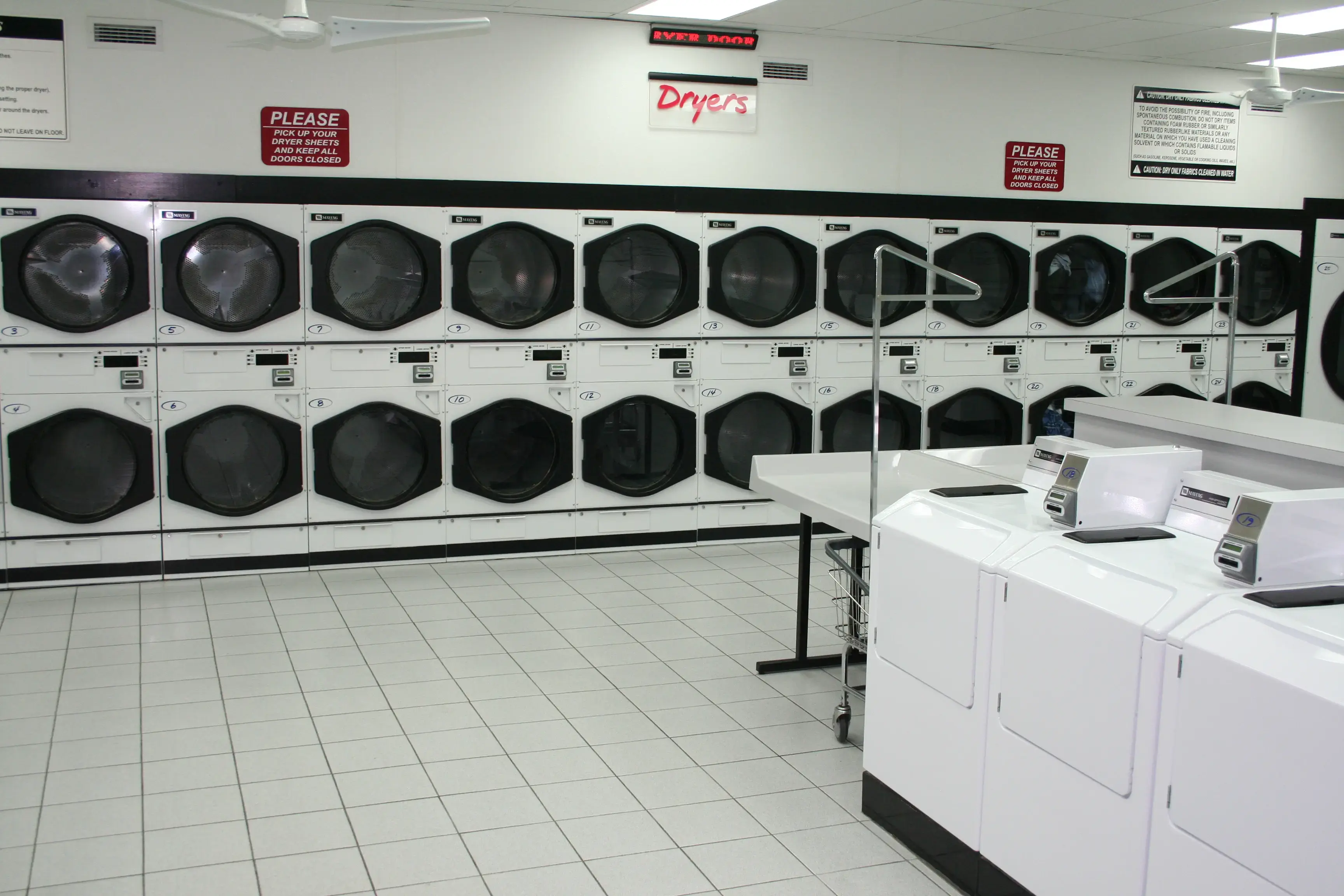 LMARIES Laundromat thumbnail 1