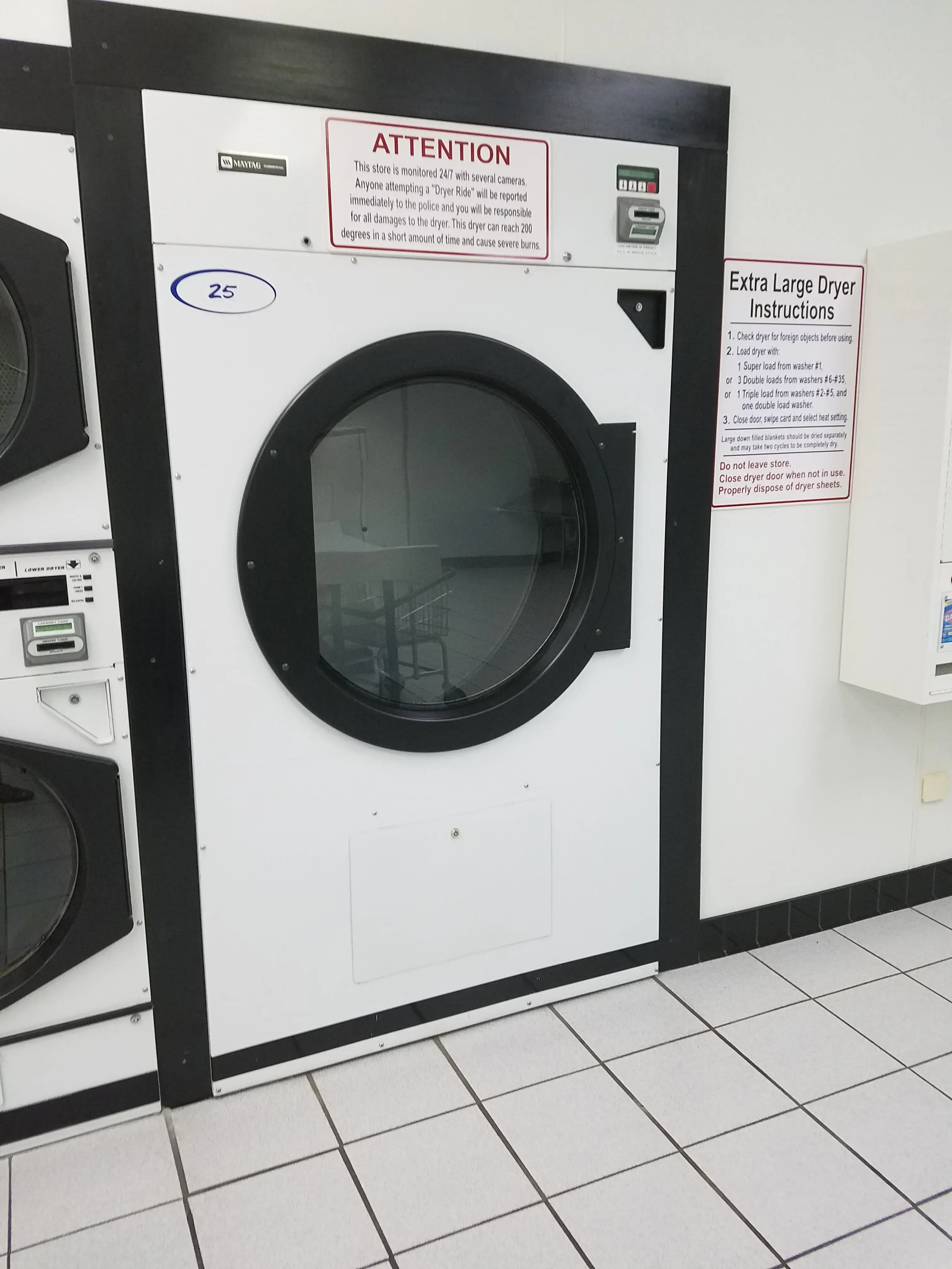 LMARIES Laundromat - Image 8