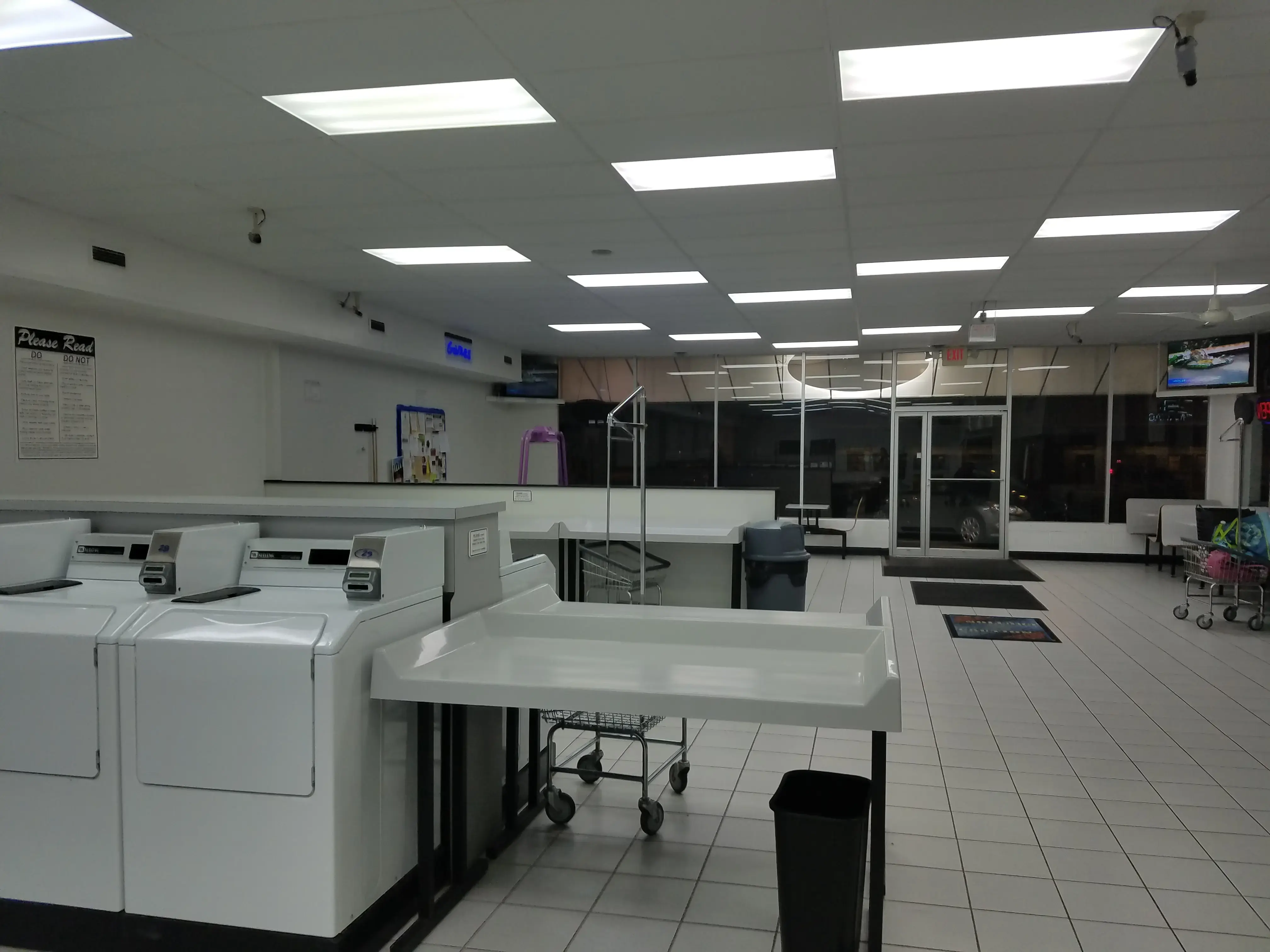 LMARIES Laundromat - Image 7