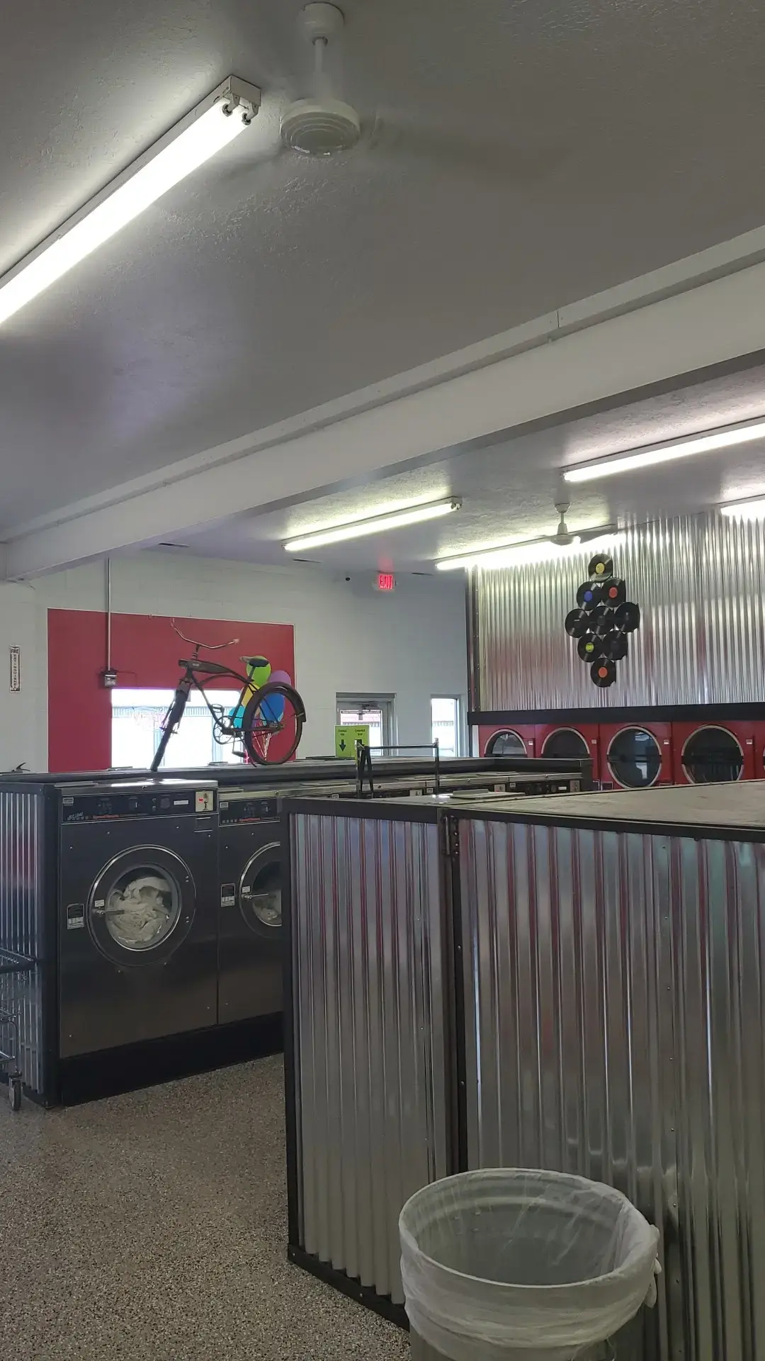 Loads of Fun Laundromat thumbnail 14