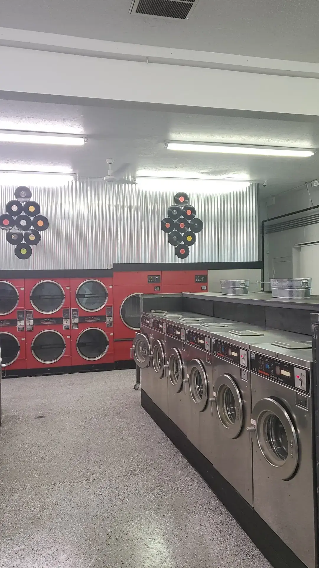 Loads of Fun Laundromat - Image 16