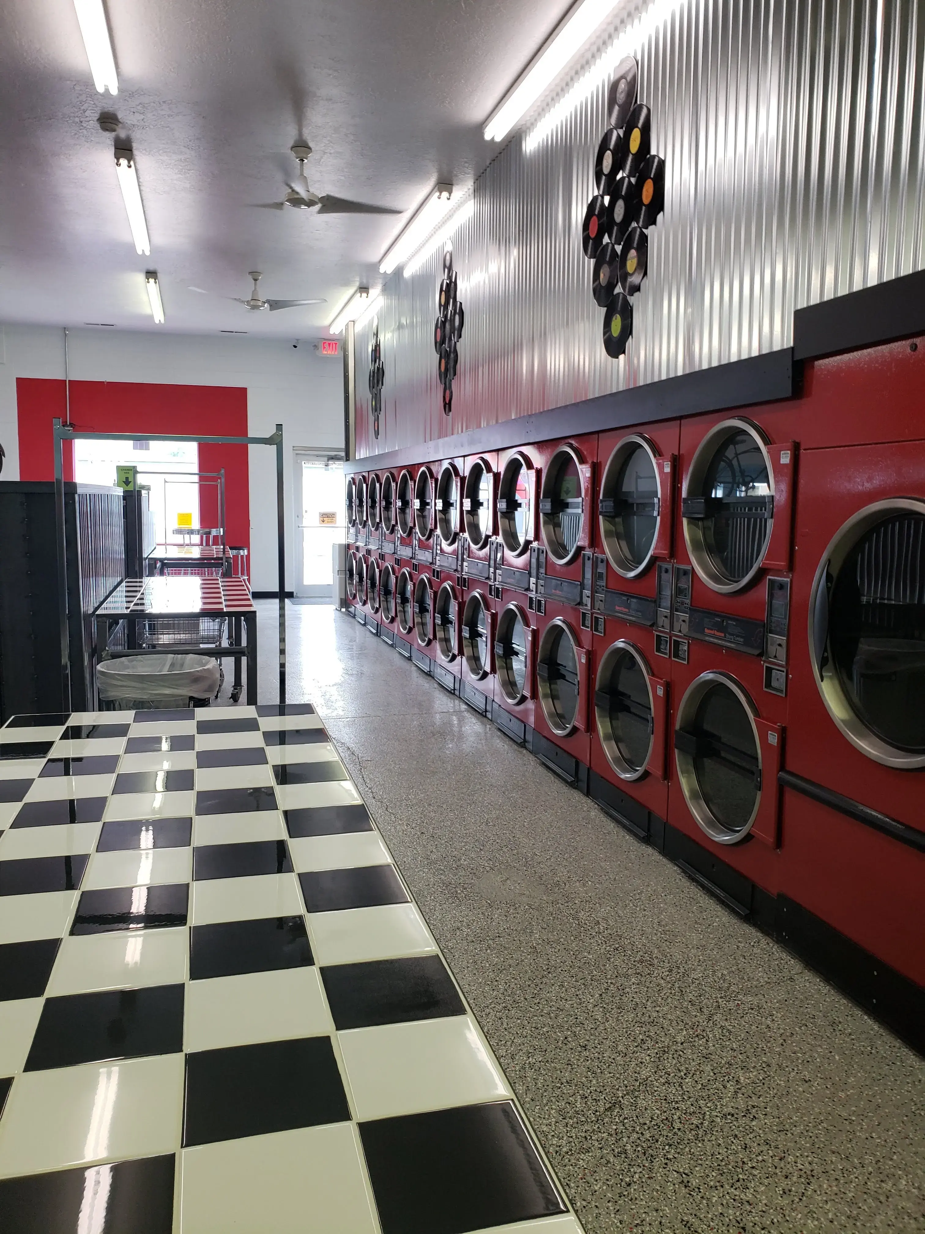 Loads of Fun Laundromat - Image 12