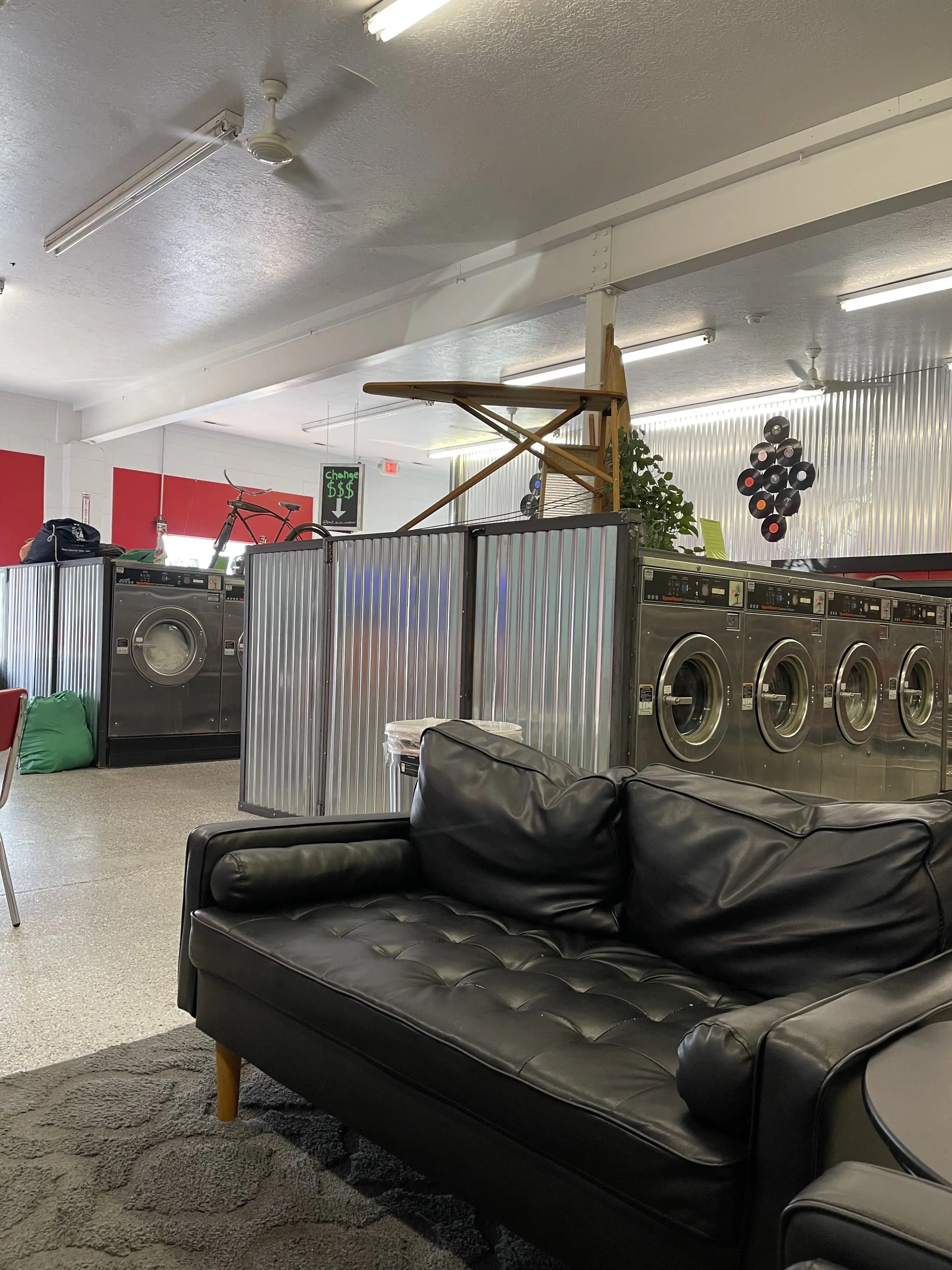 Loads of Fun Laundromat thumbnail 2