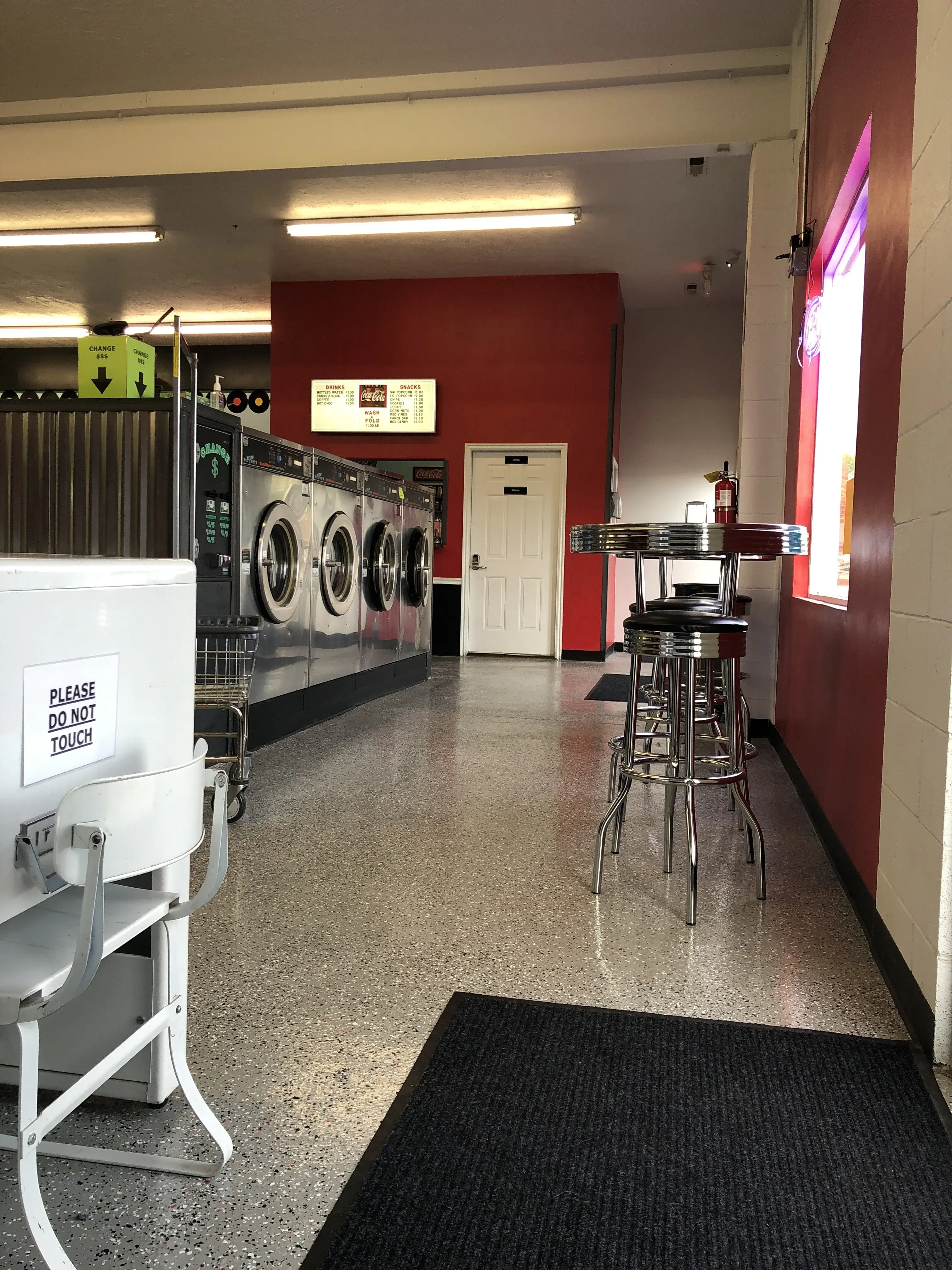 Loads of Fun Laundromat thumbnail 10