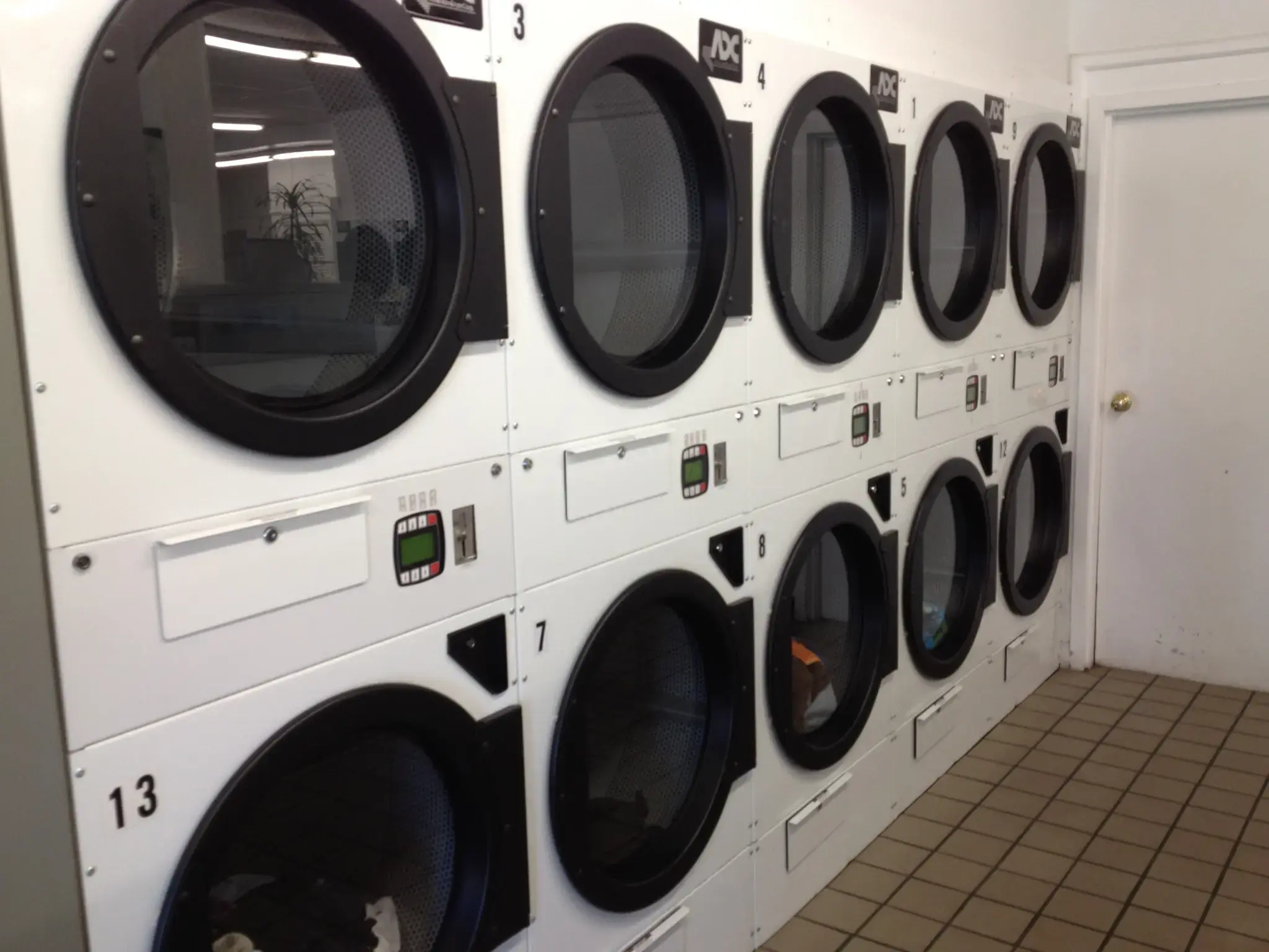 Loads of Fun Laundromat - Image 18