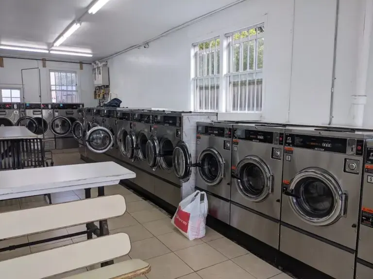 Lola's Cleaners - Image 17