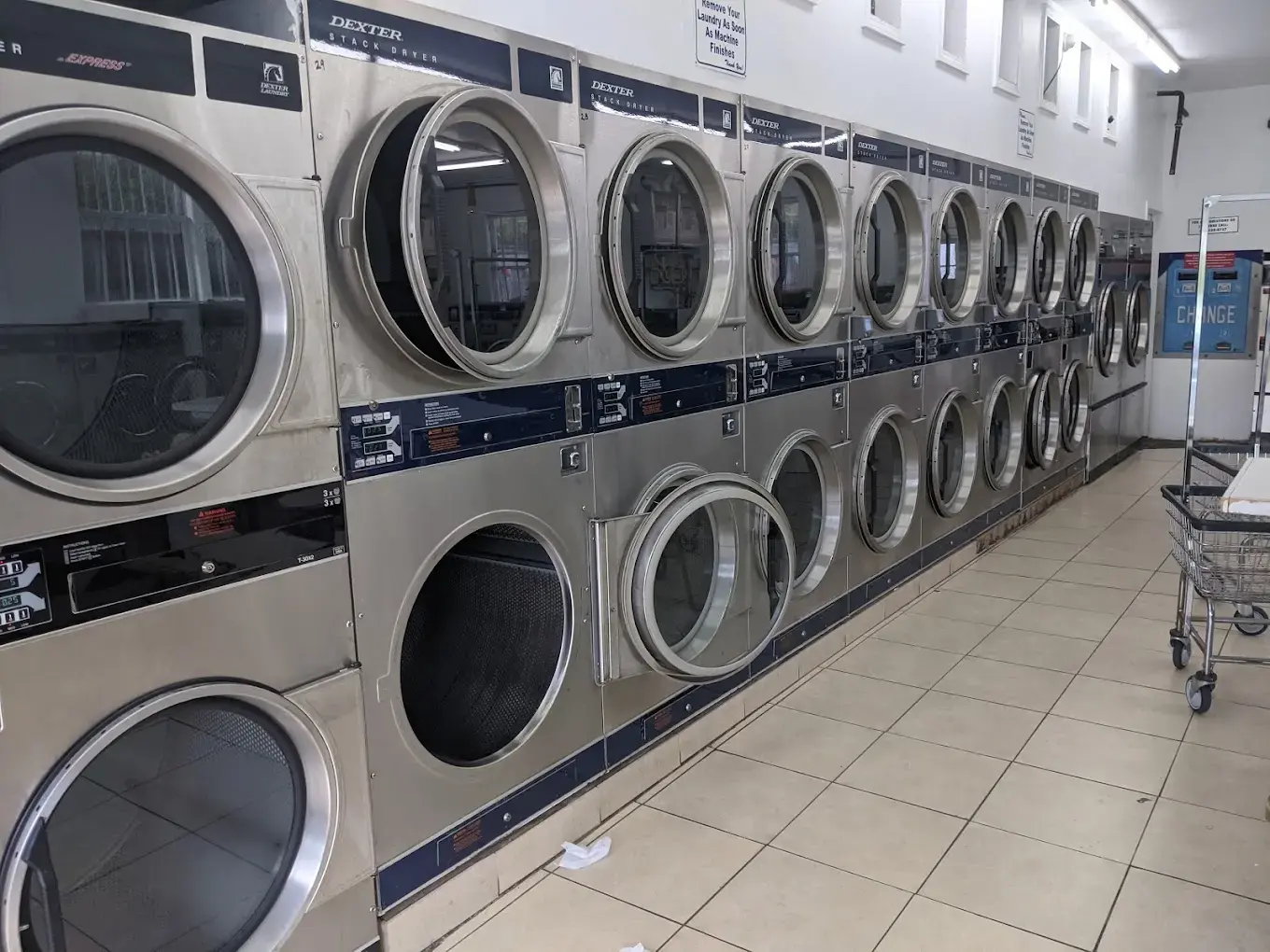 Lola's Cleaners thumbnail 16