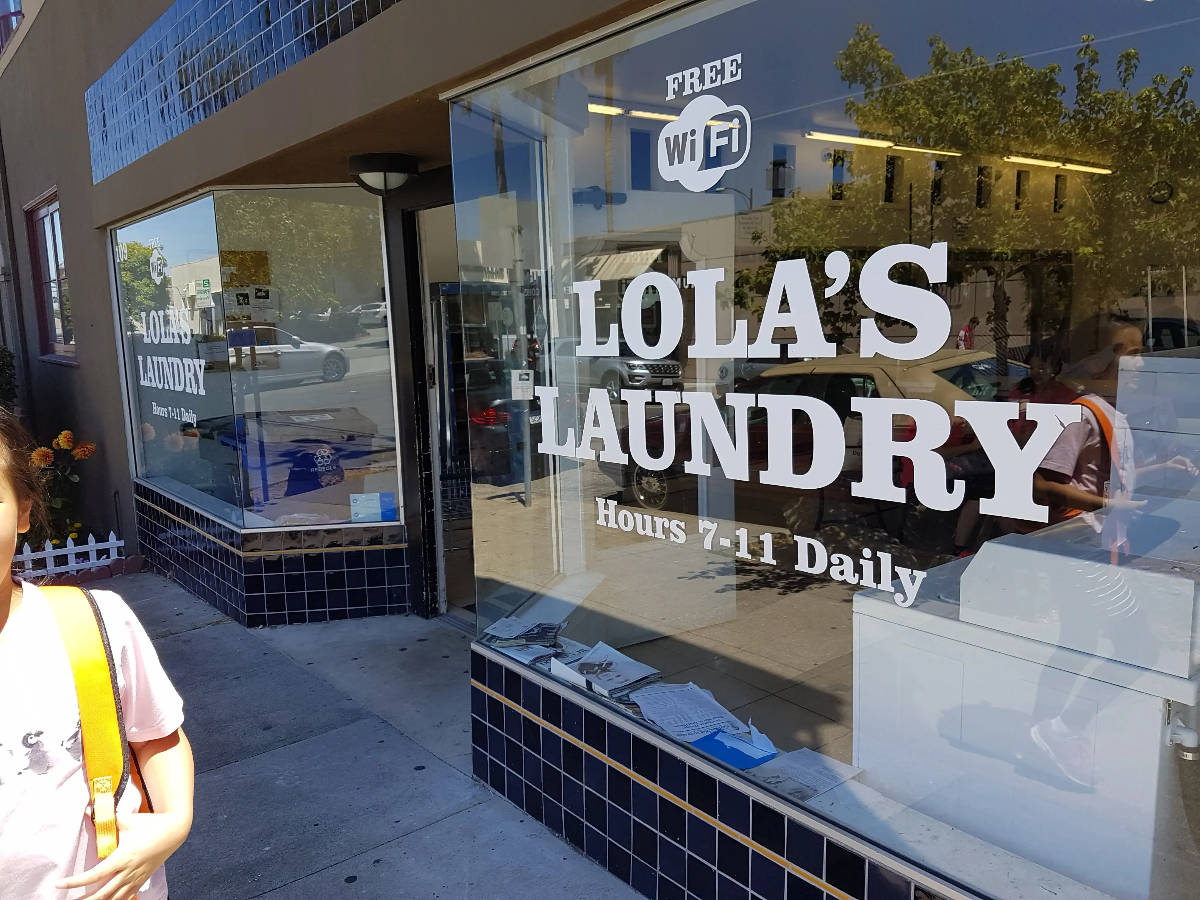 Lola's Cleaners thumbnail 8