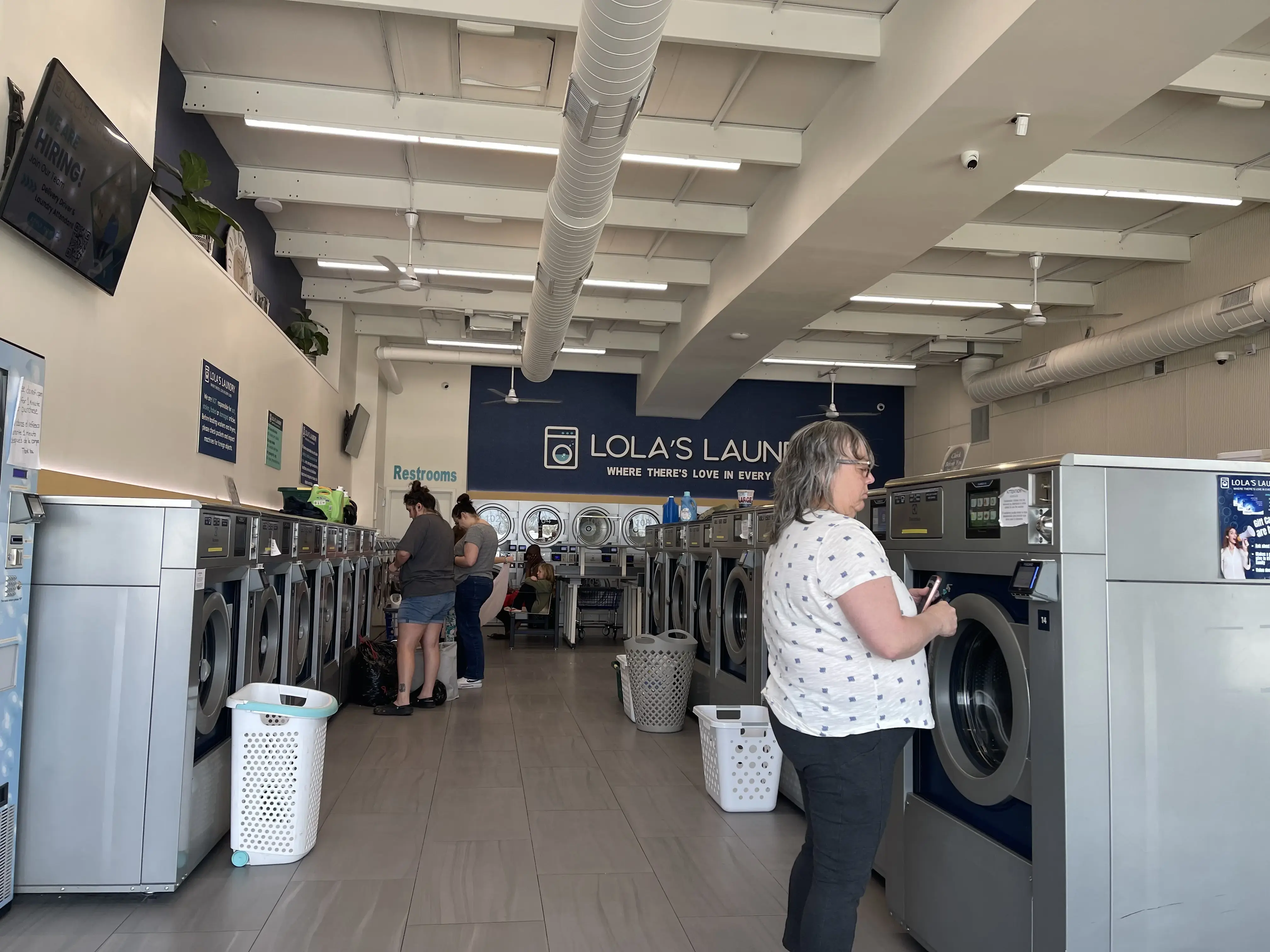 Lola's Laundry Georgetown KY thumbnail 3