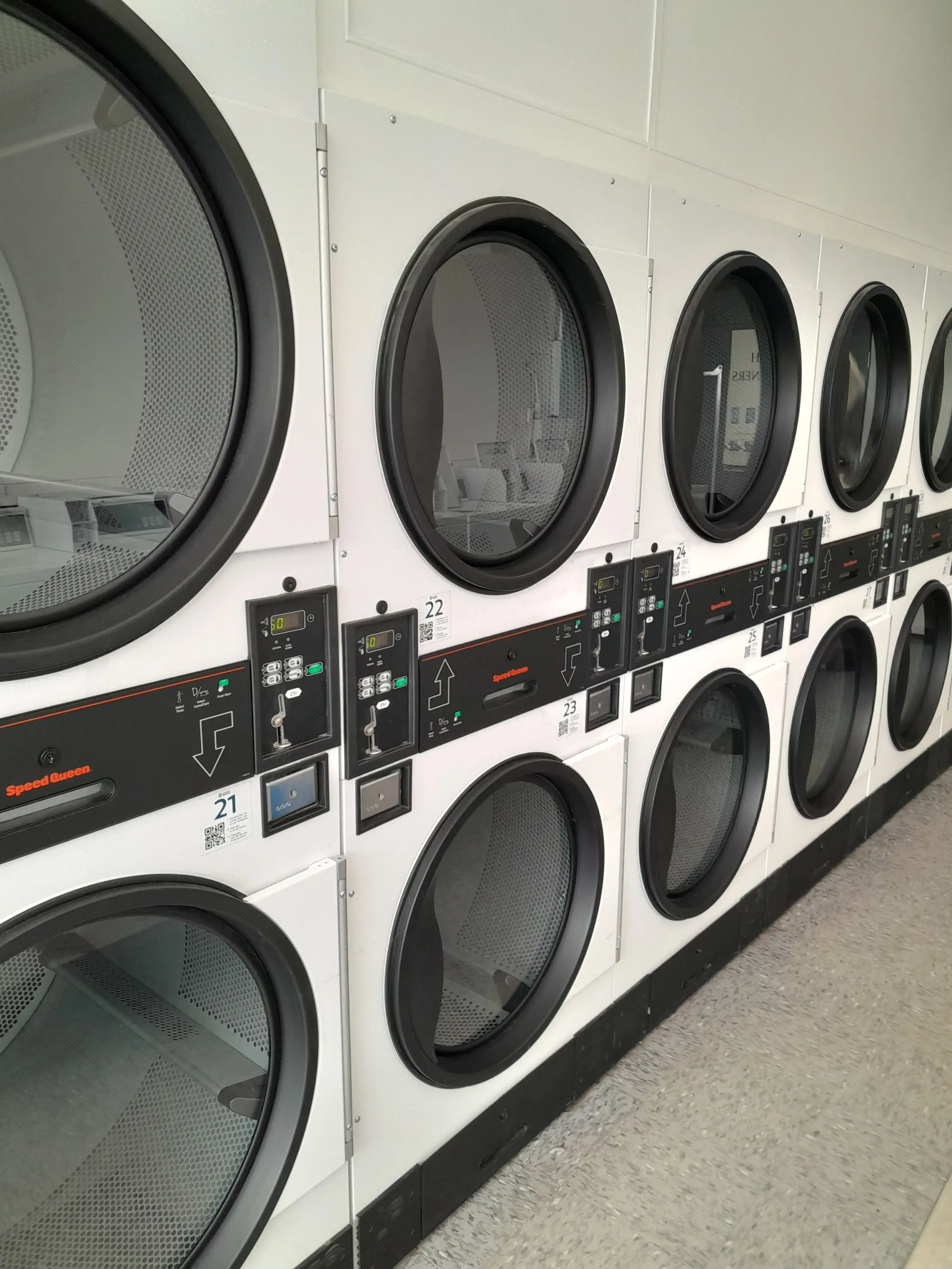 Lombardy Coin Laundry - Image 8