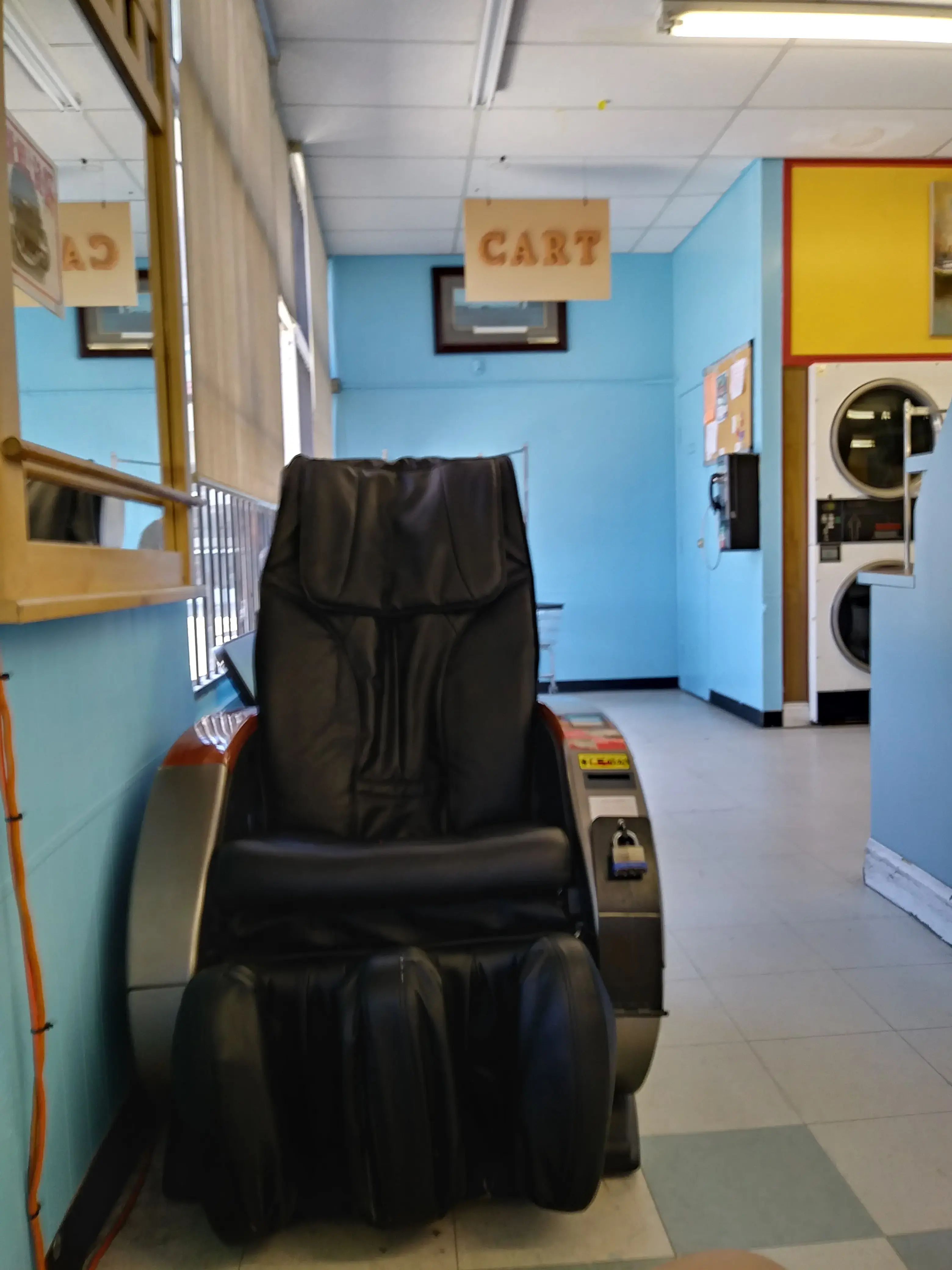 Lomita Coin Laundry - Image 4