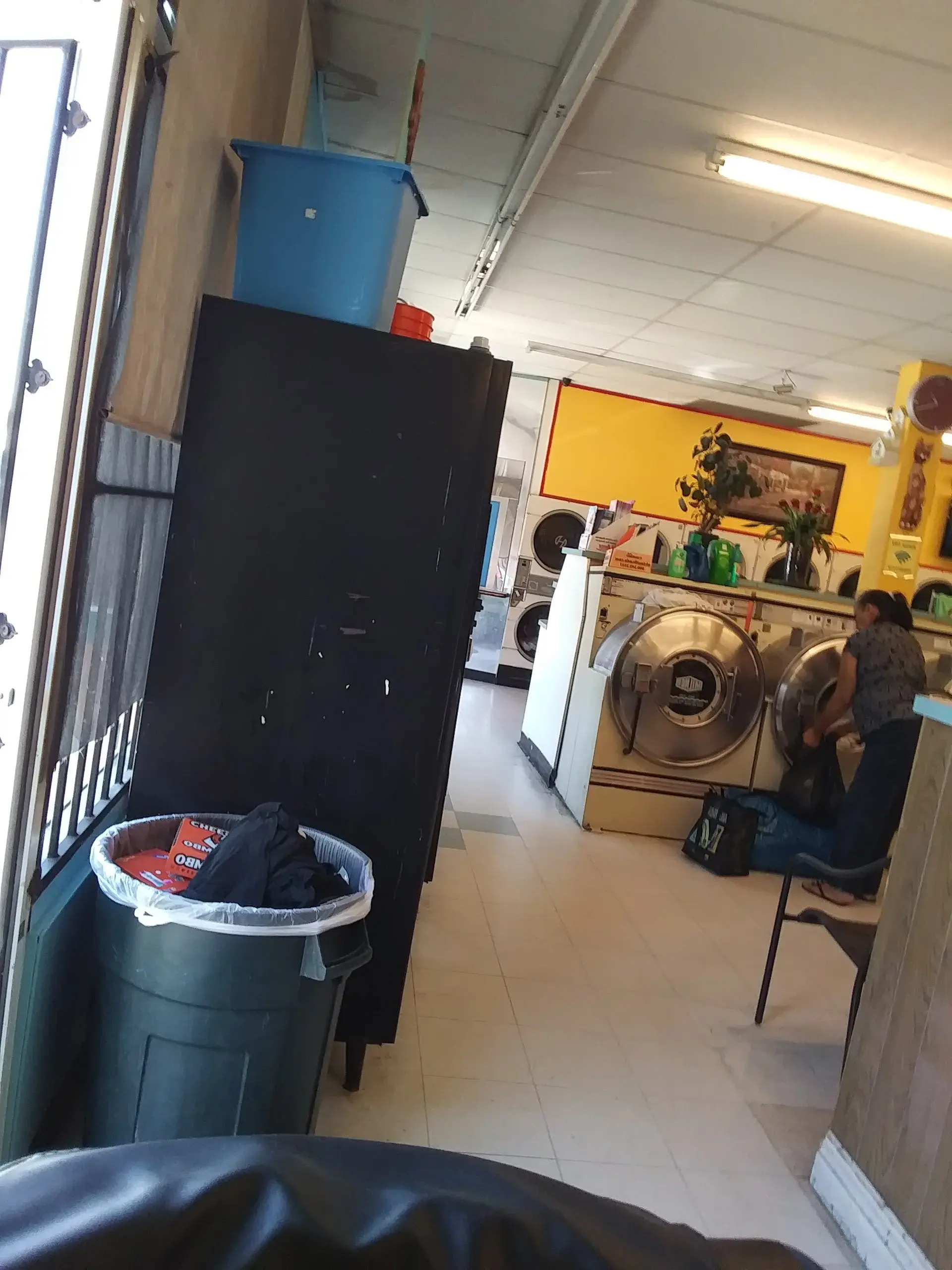 Lomita Coin Laundry thumbnail 15