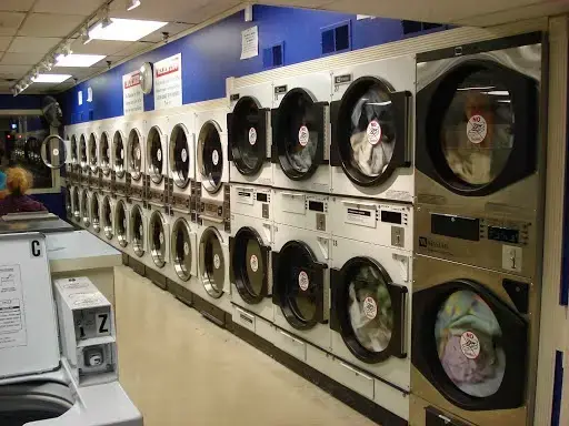 Longfellow Plaza Laundry - Image 6
