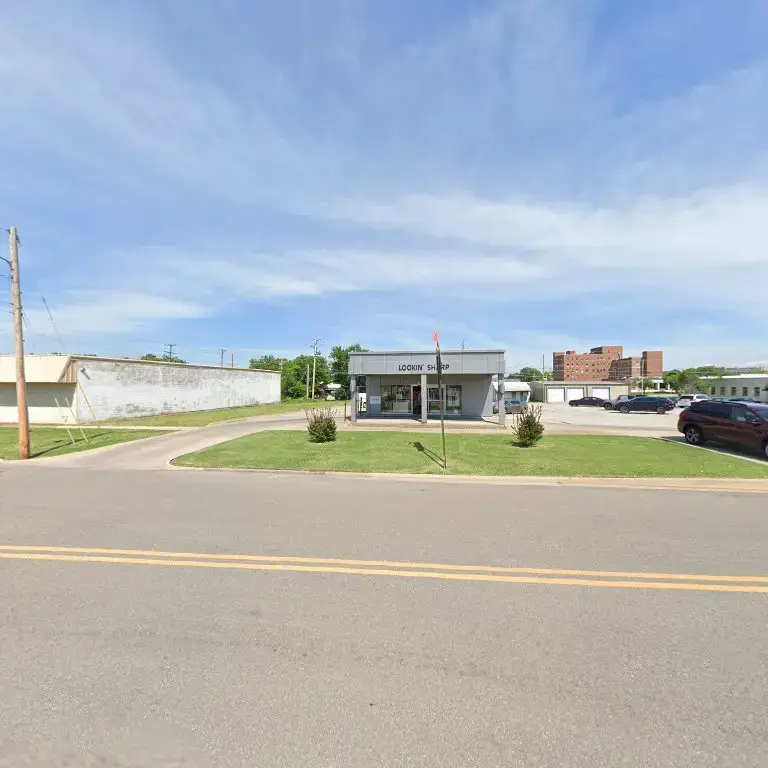 Lookin' Sharp Laundry & Dry Cleaning thumbnail 2