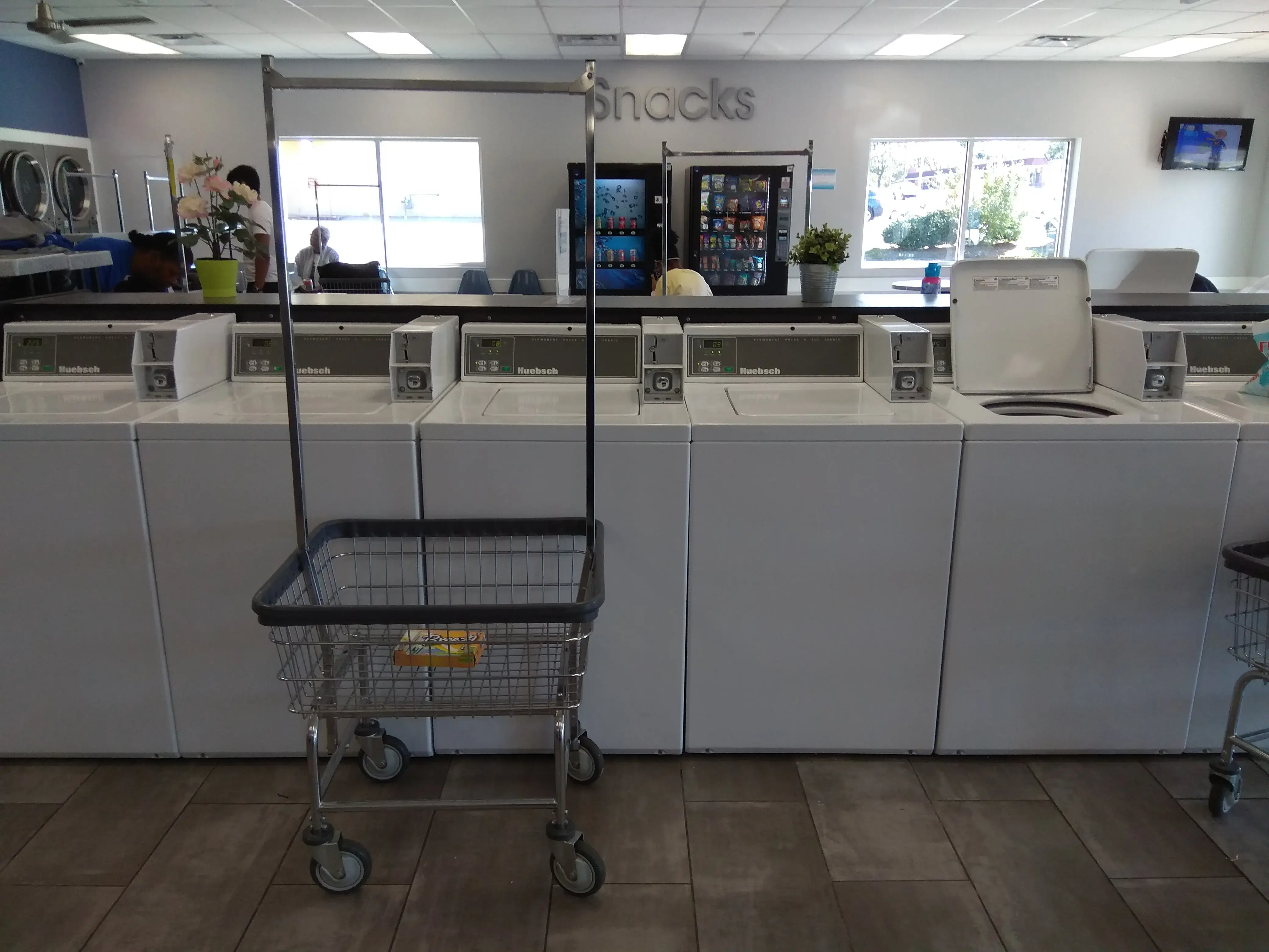 Loose Change Coin Laundry - Image 13