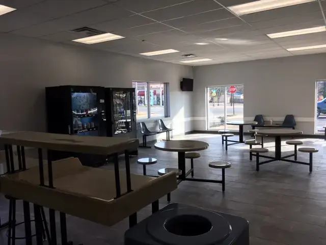 Loose Change Coin Laundry - Image 4