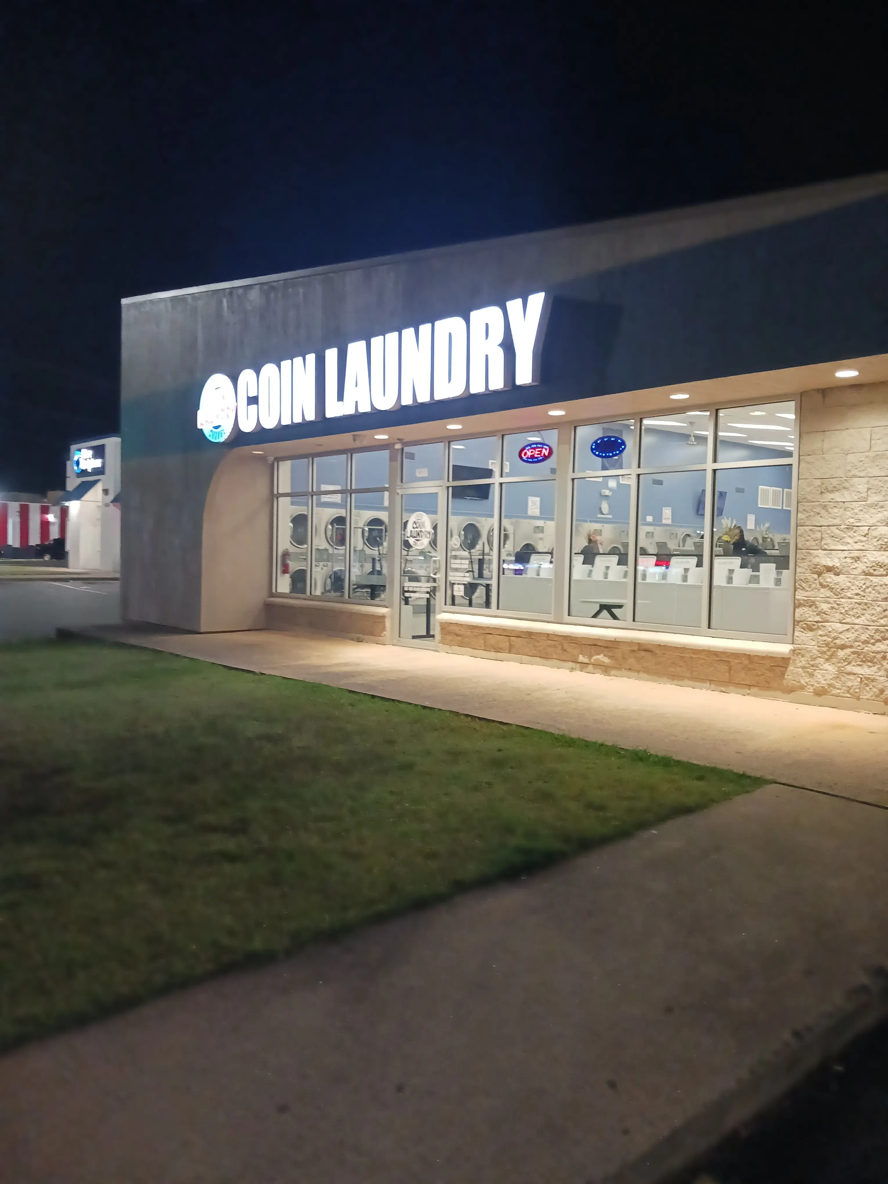 Loose Change Coin Laundry - Image 3