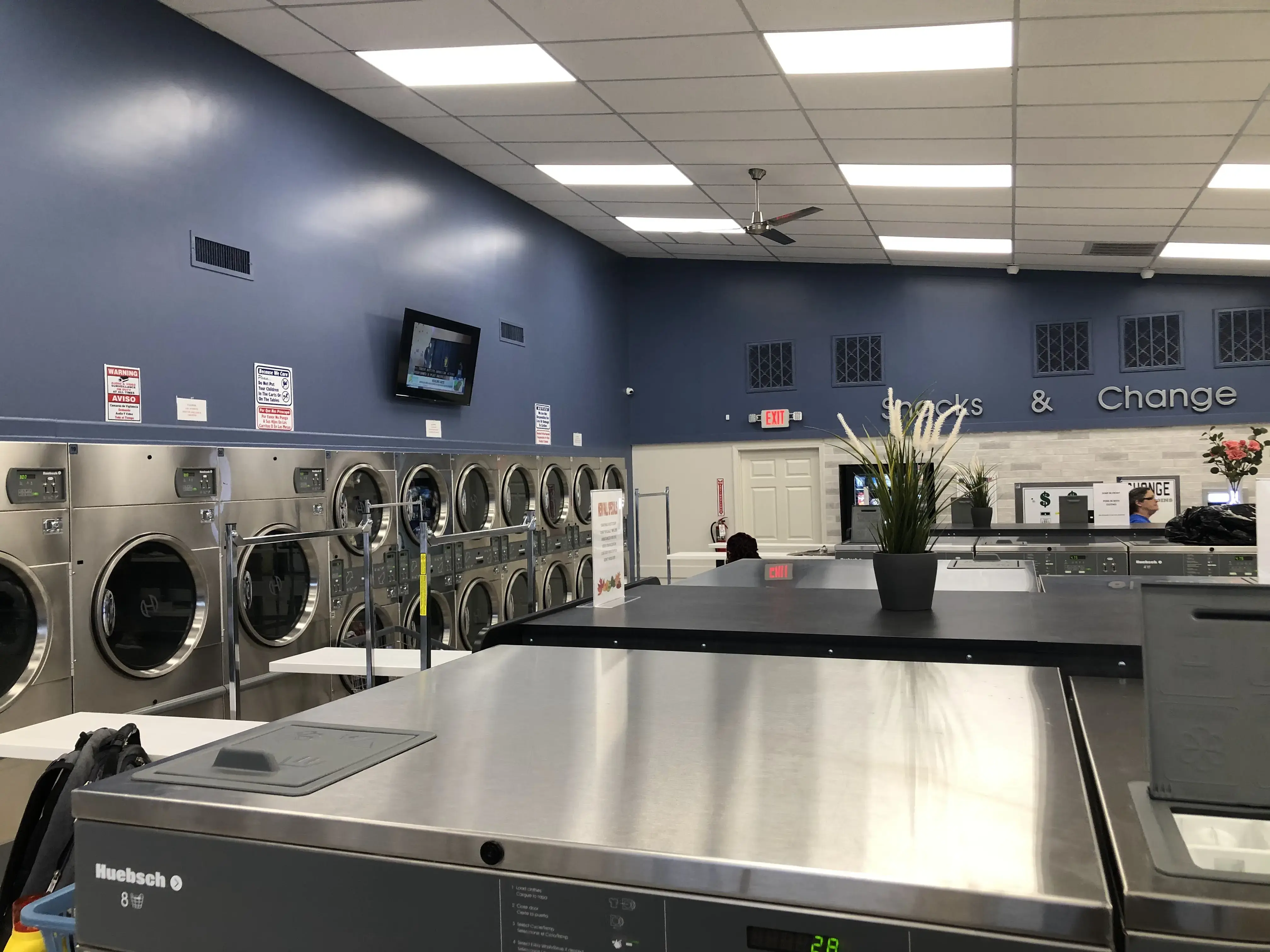 Loose Change Coin Laundry thumbnail 3