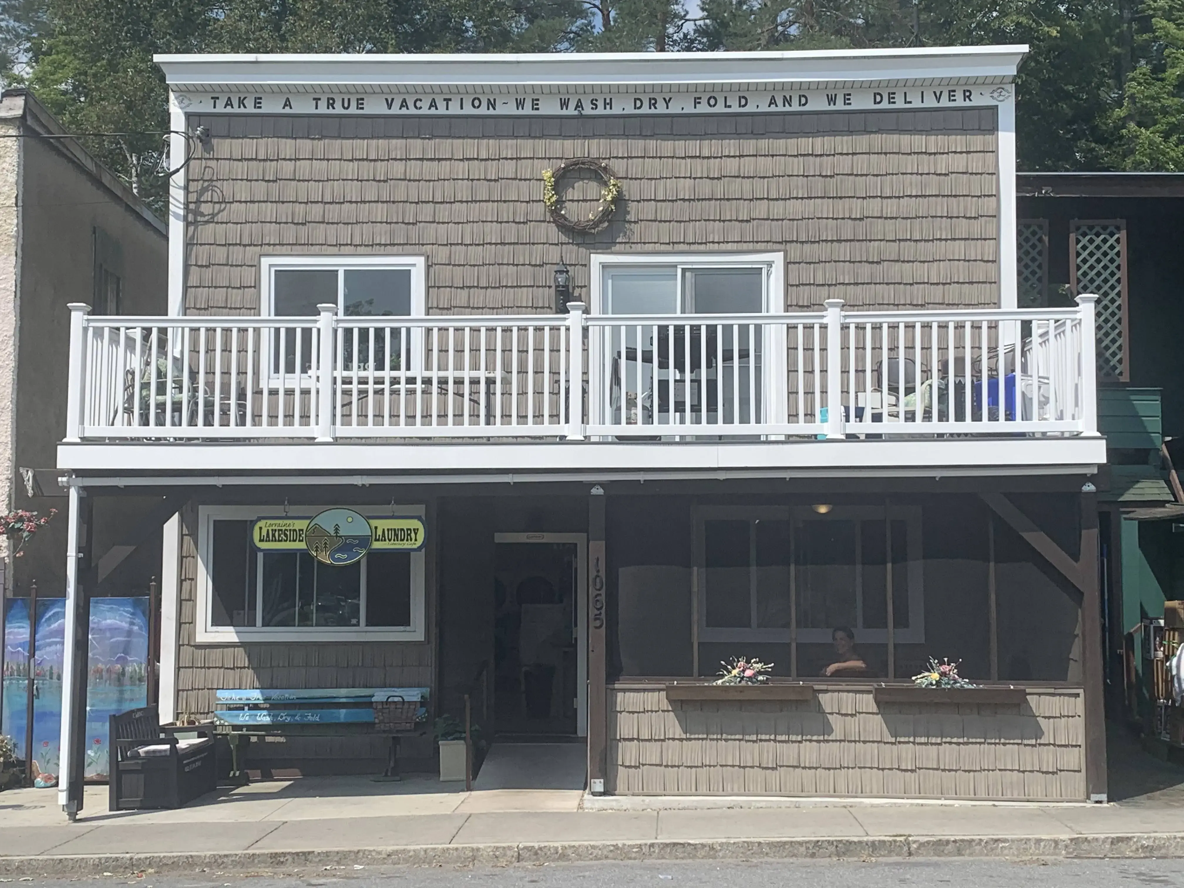 Lorraine’s Lakeside Laundry thumbnail 1