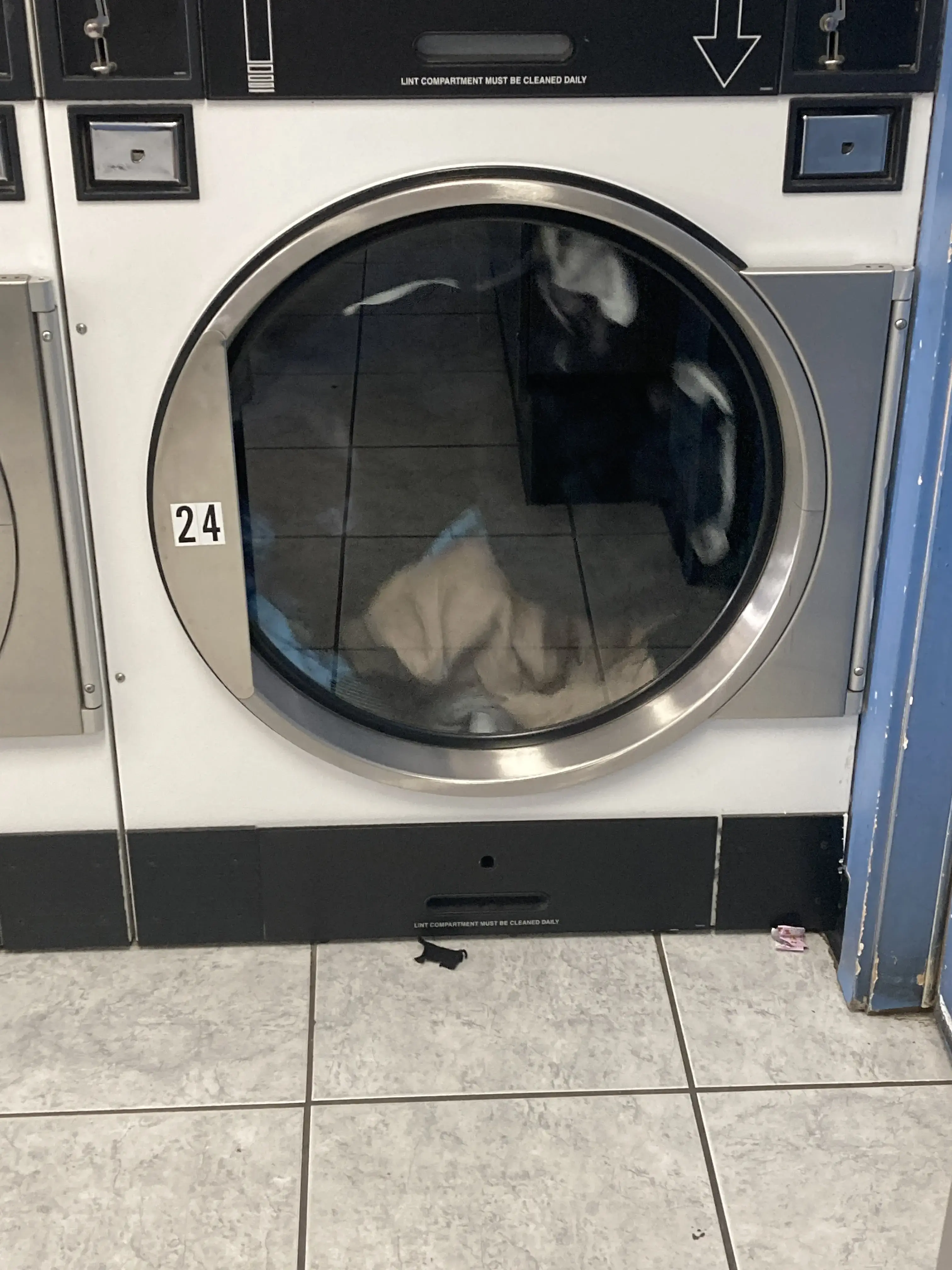 Los Coches Coin Laundry - Image 6