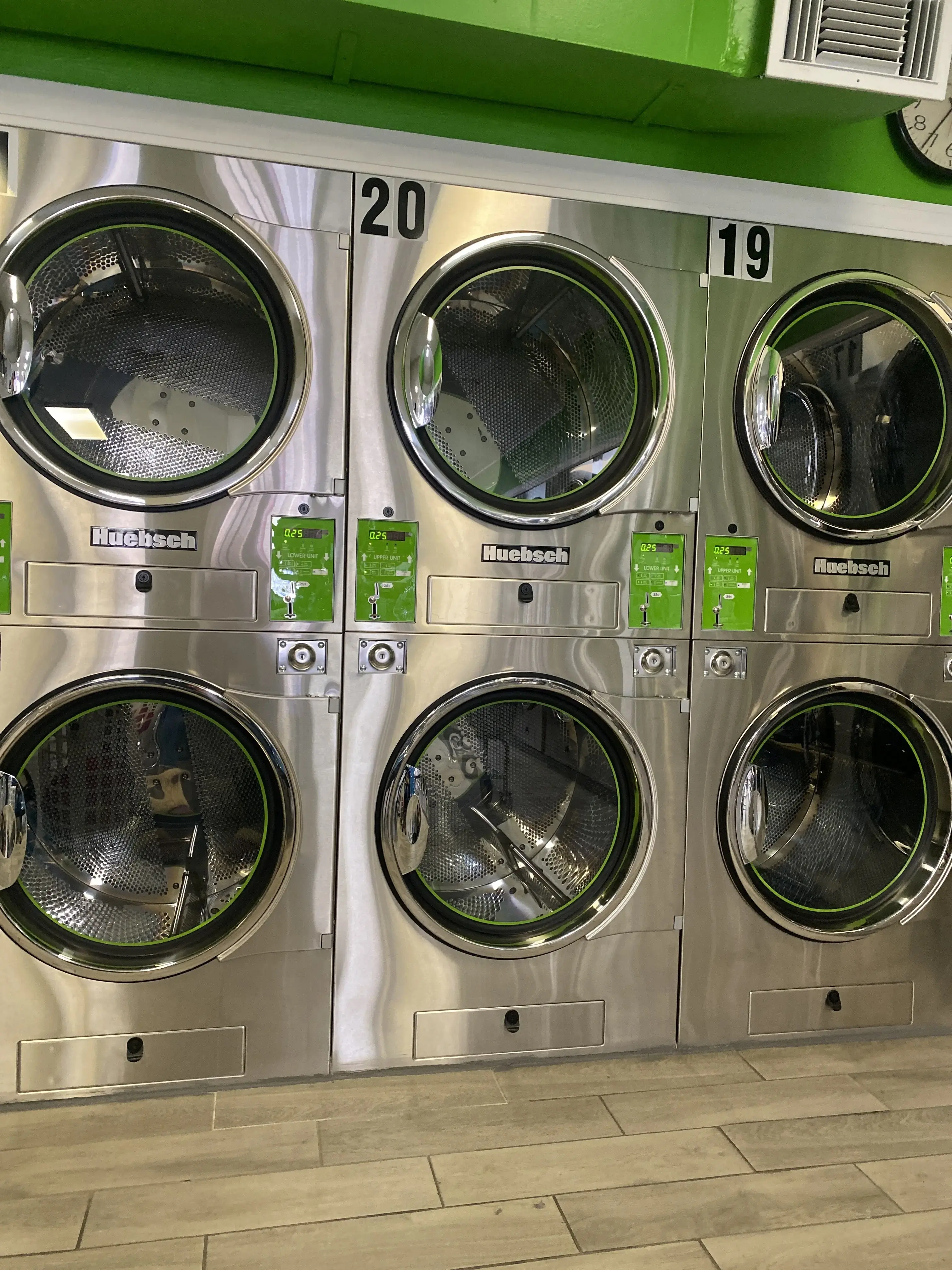 Los Primos Laundromat thumbnail 8