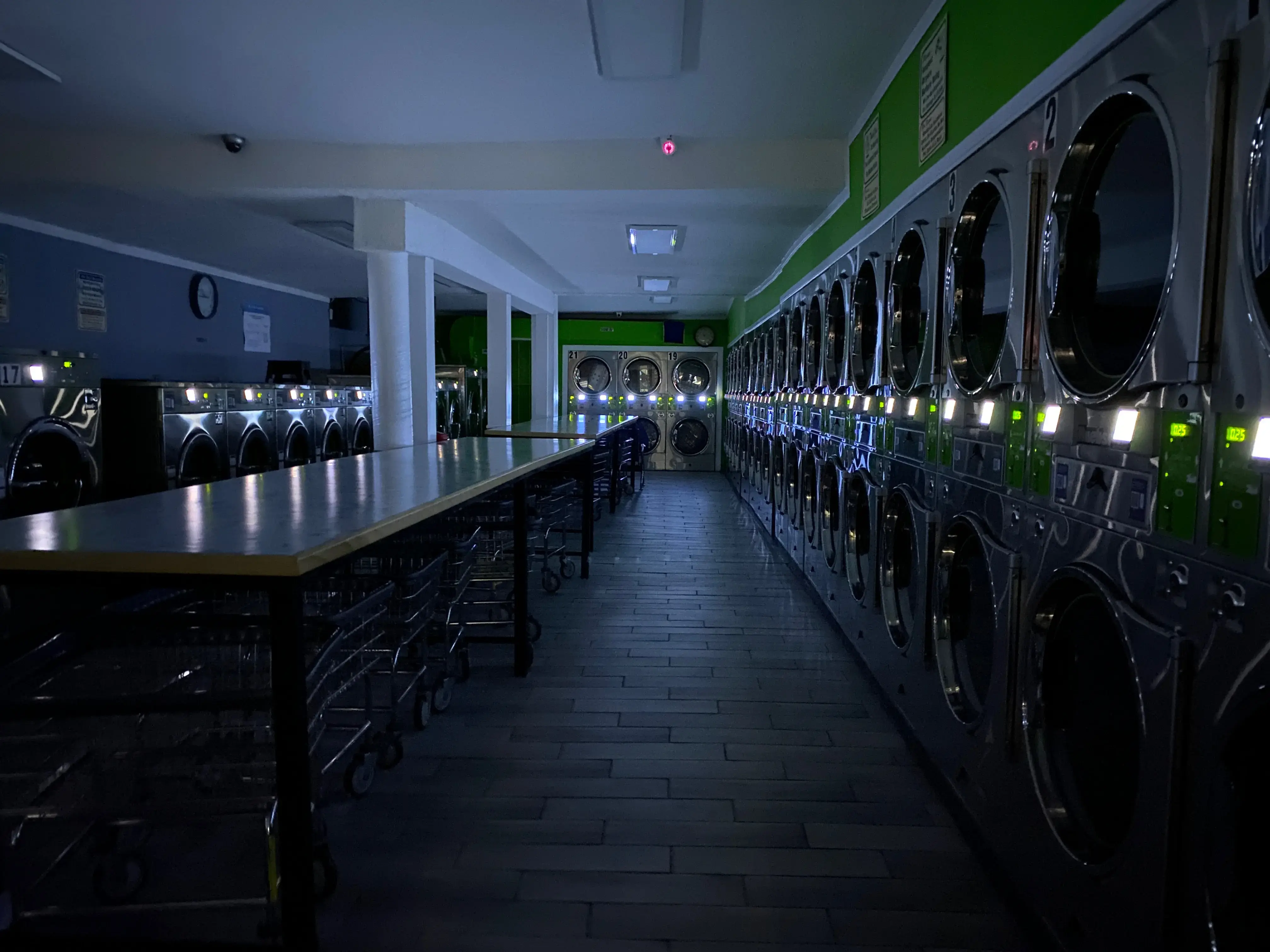 Los Primos Laundromat thumbnail 14