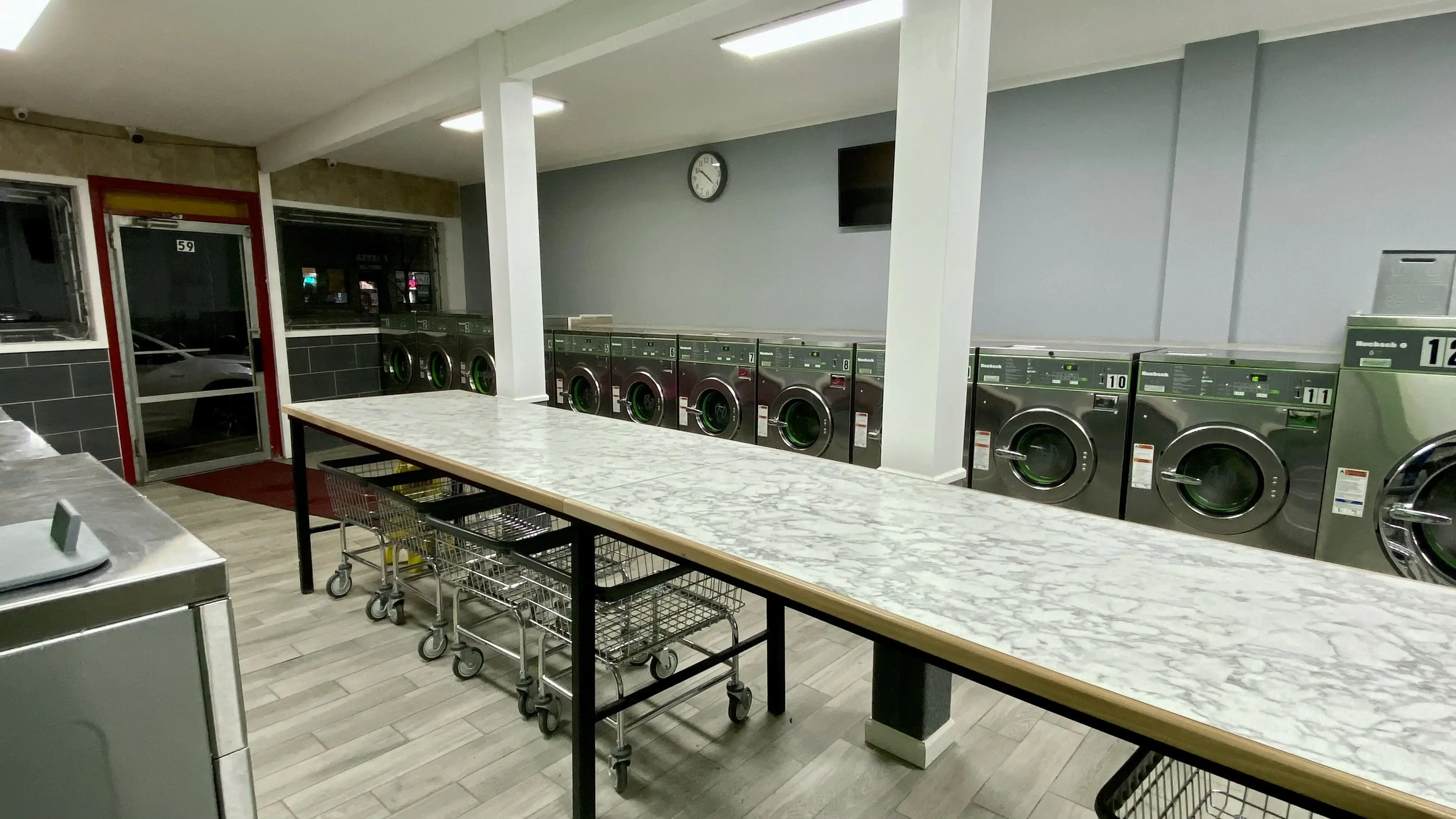 Los Primos Laundromat - Image 18