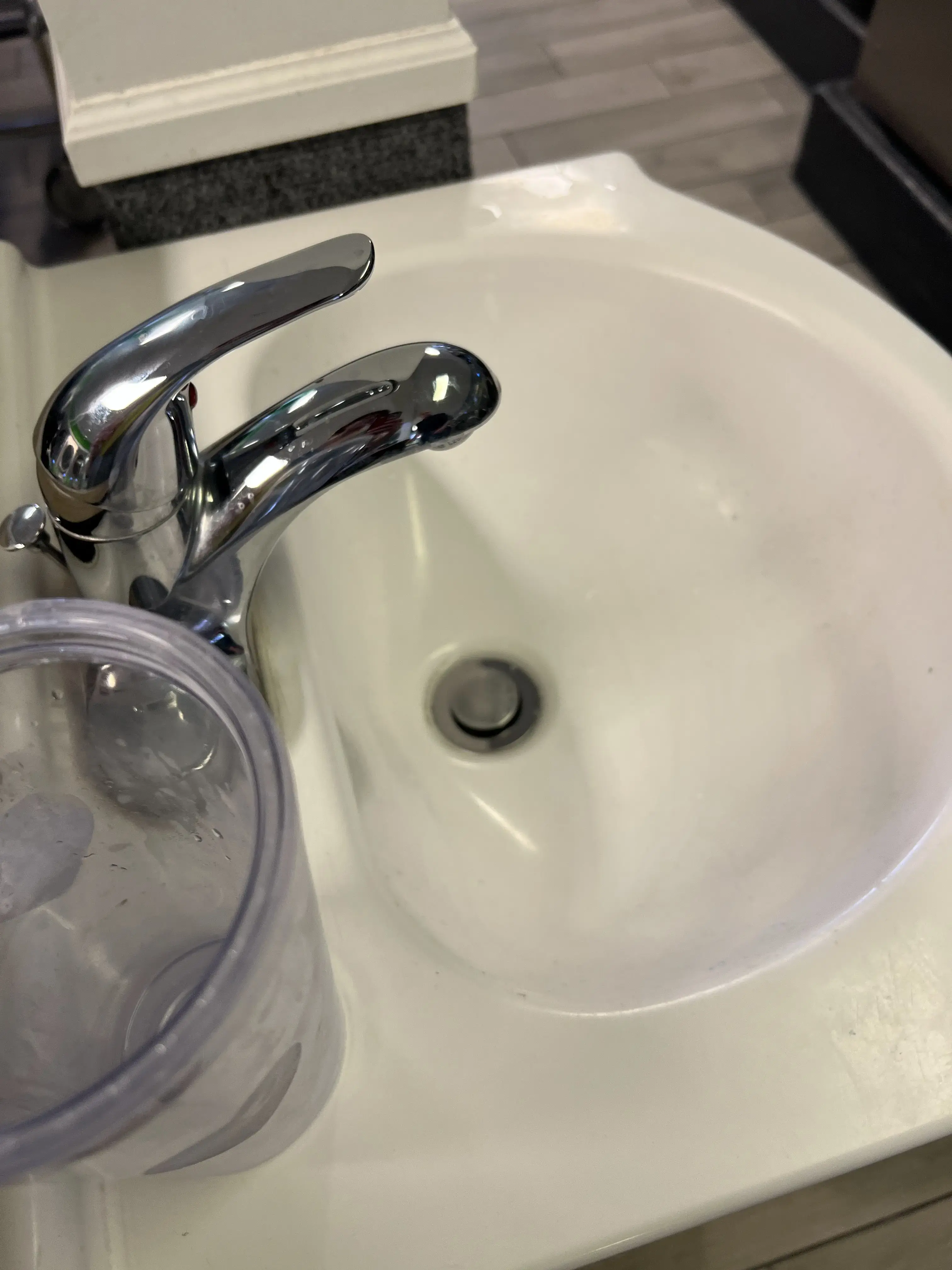 Los Primos Laundromat thumbnail 10